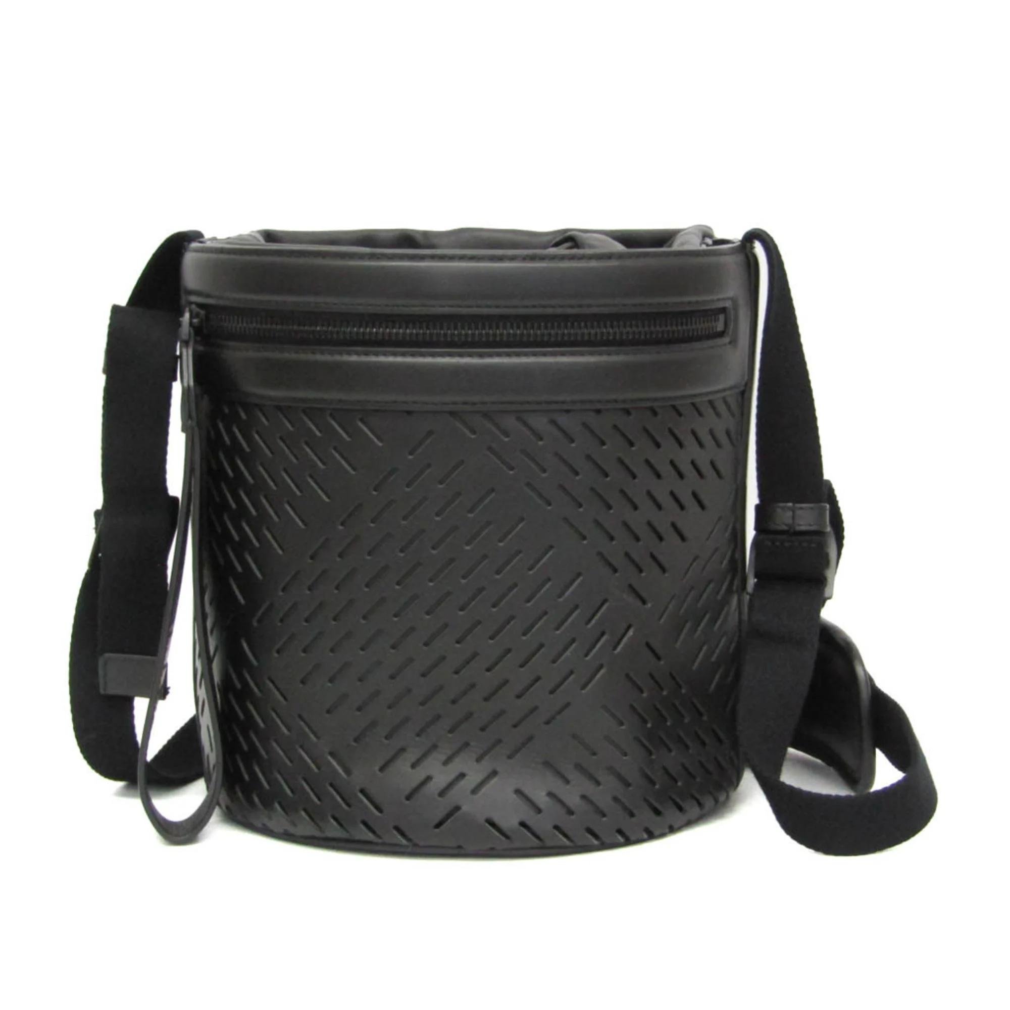 Cassette Bucket leather handbag