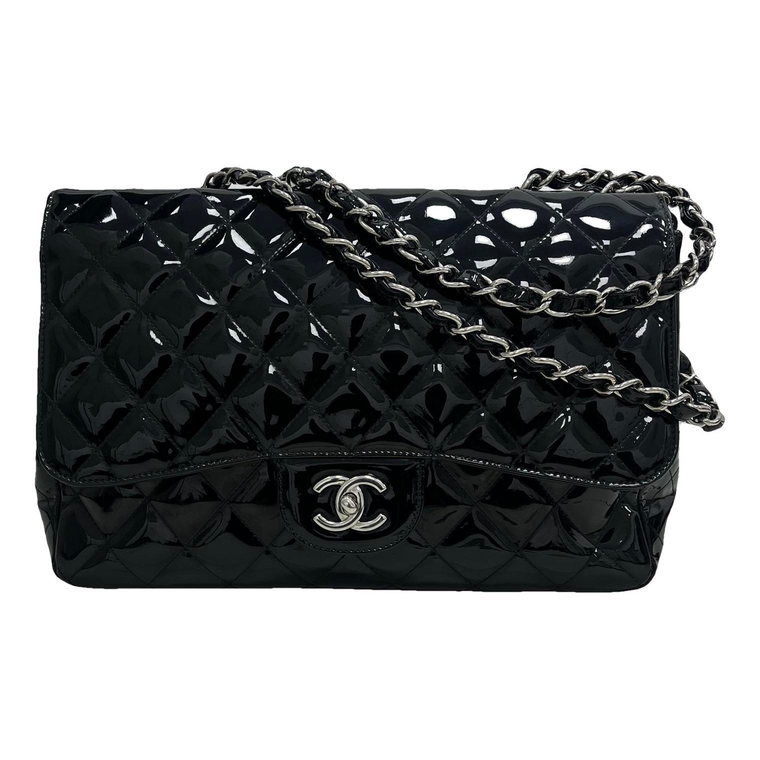 Timeless/Classique patent leather handbag