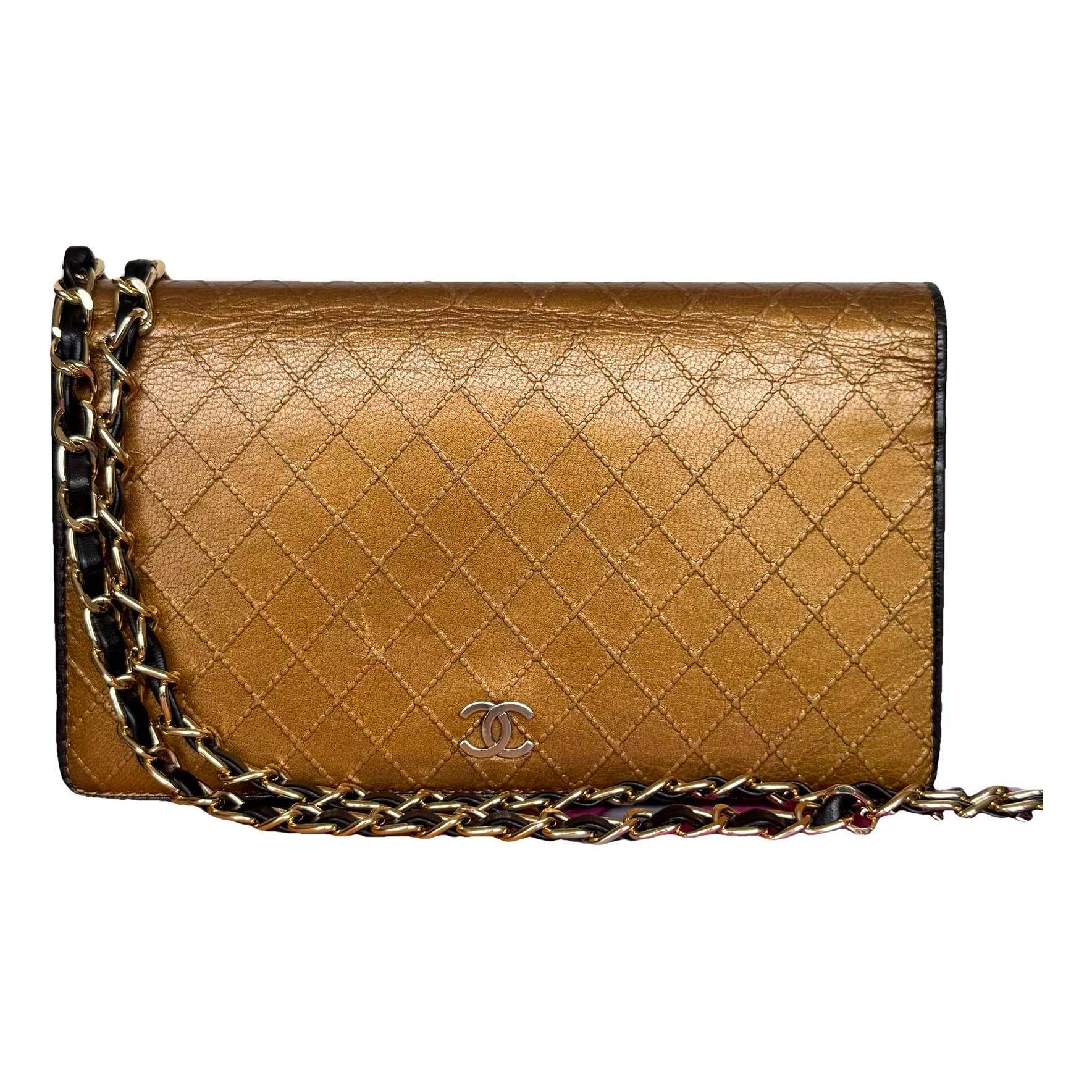 Wallet On Chain Timeless/Classique leather crossbody bag