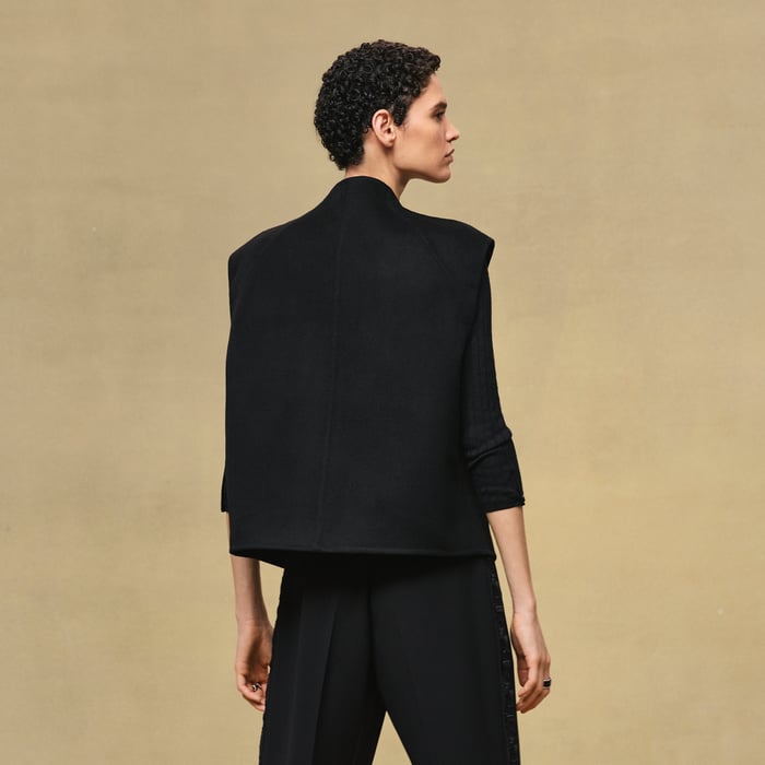Noir Light Short Vest