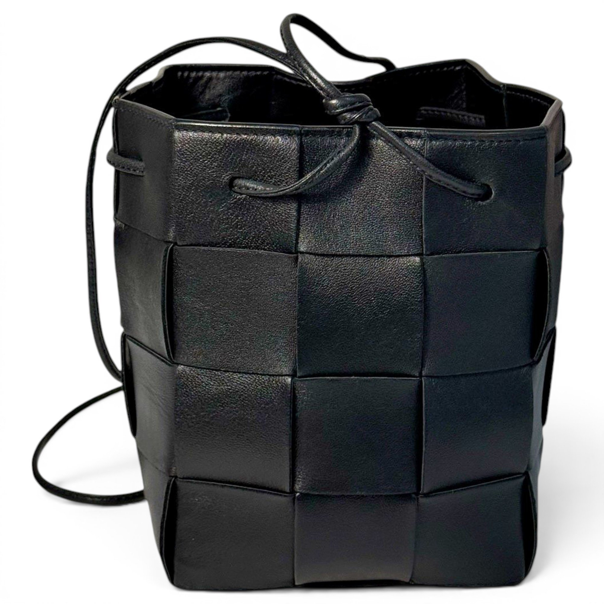 Cassette Bucket leather handbag