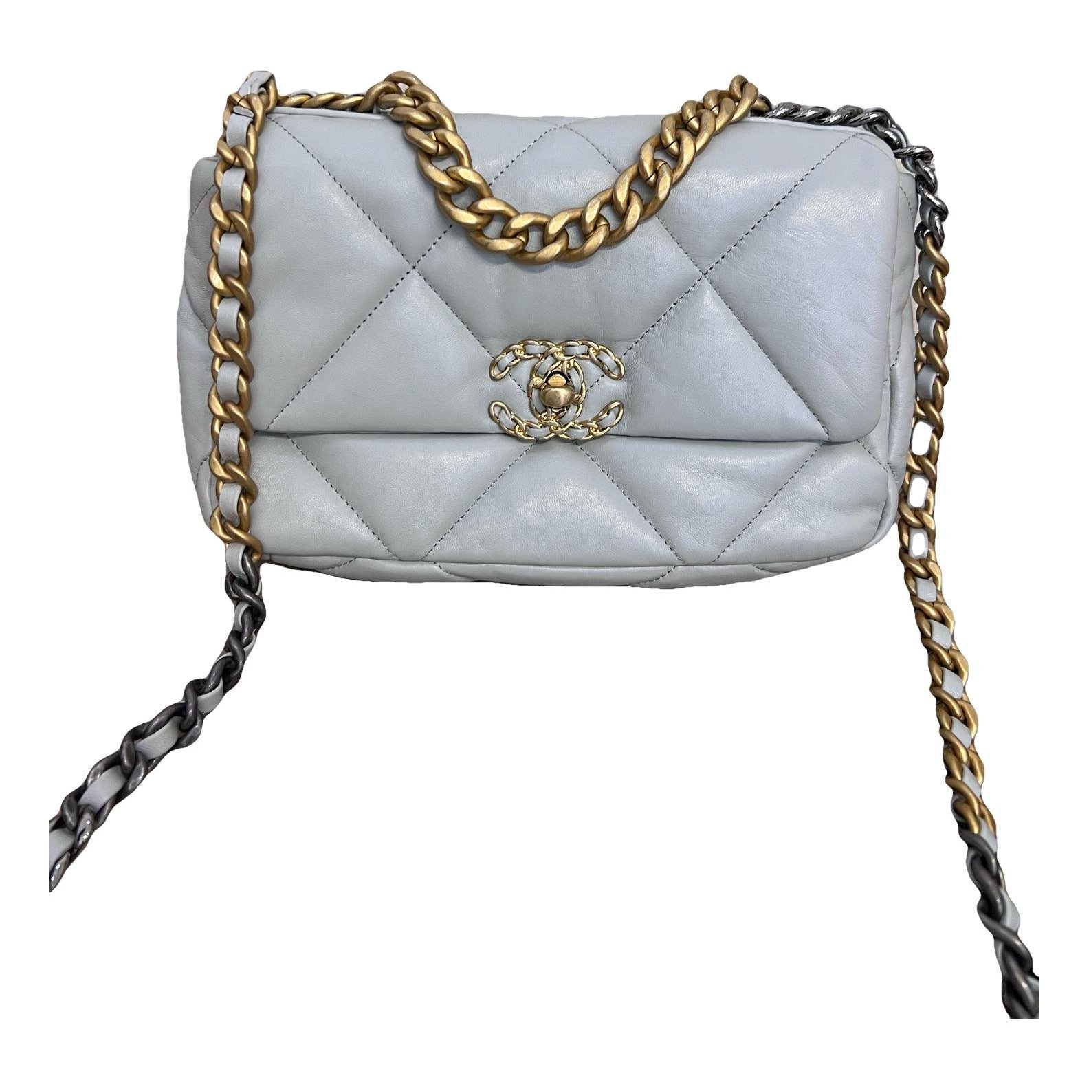 Chanel 19 leather handbag