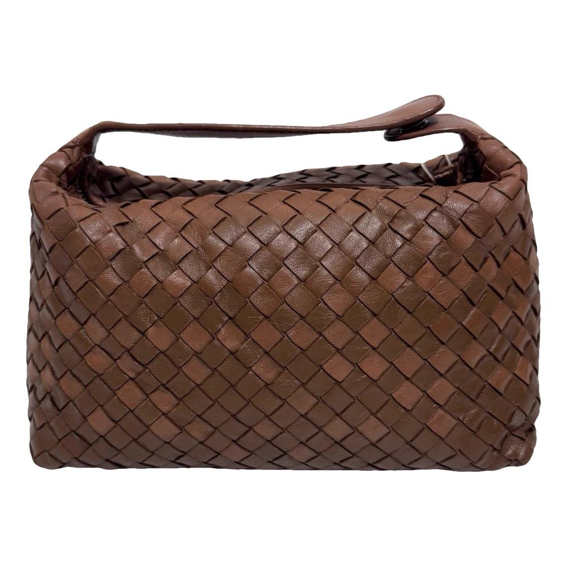 Veneta leather handbag