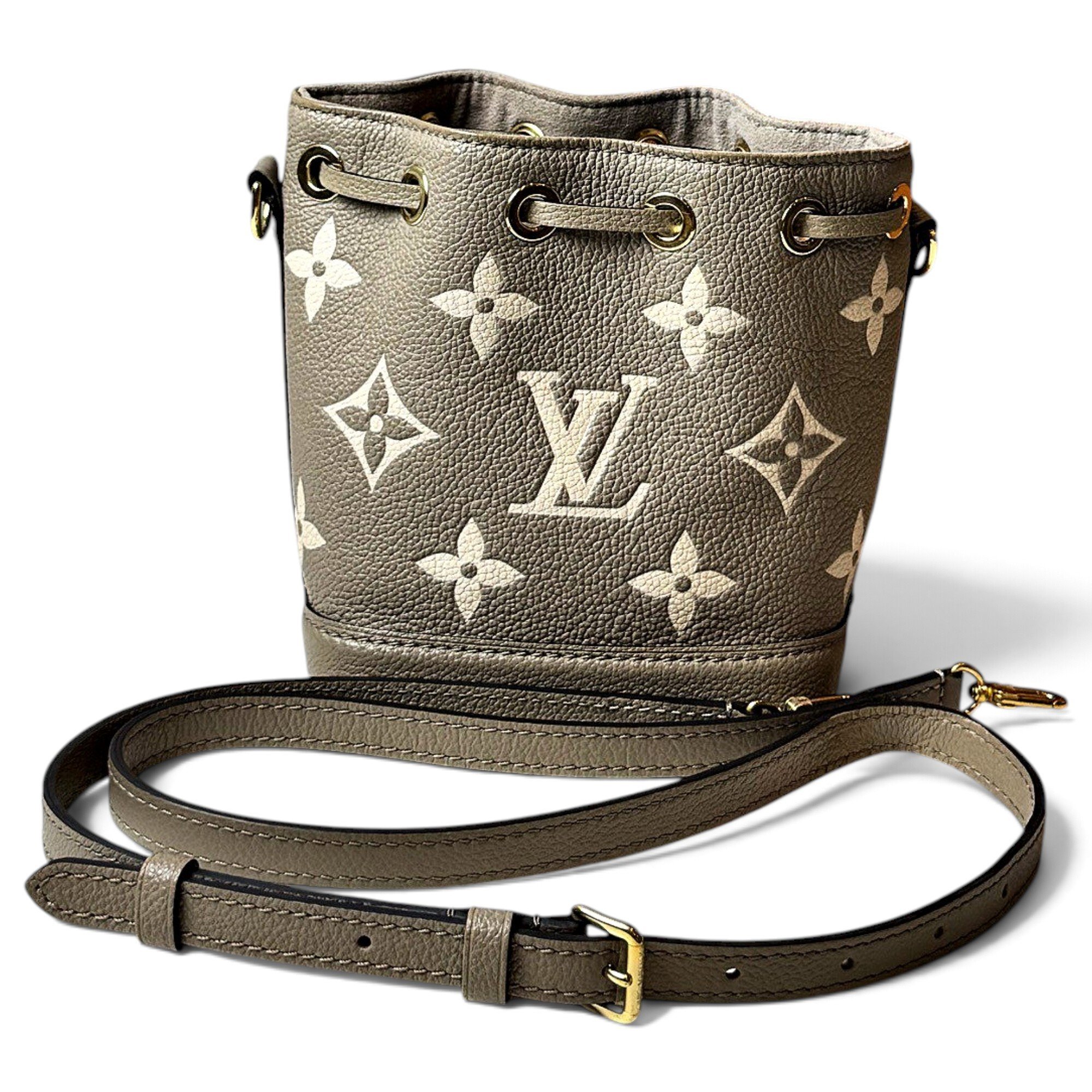 Nano Noé leather handbag