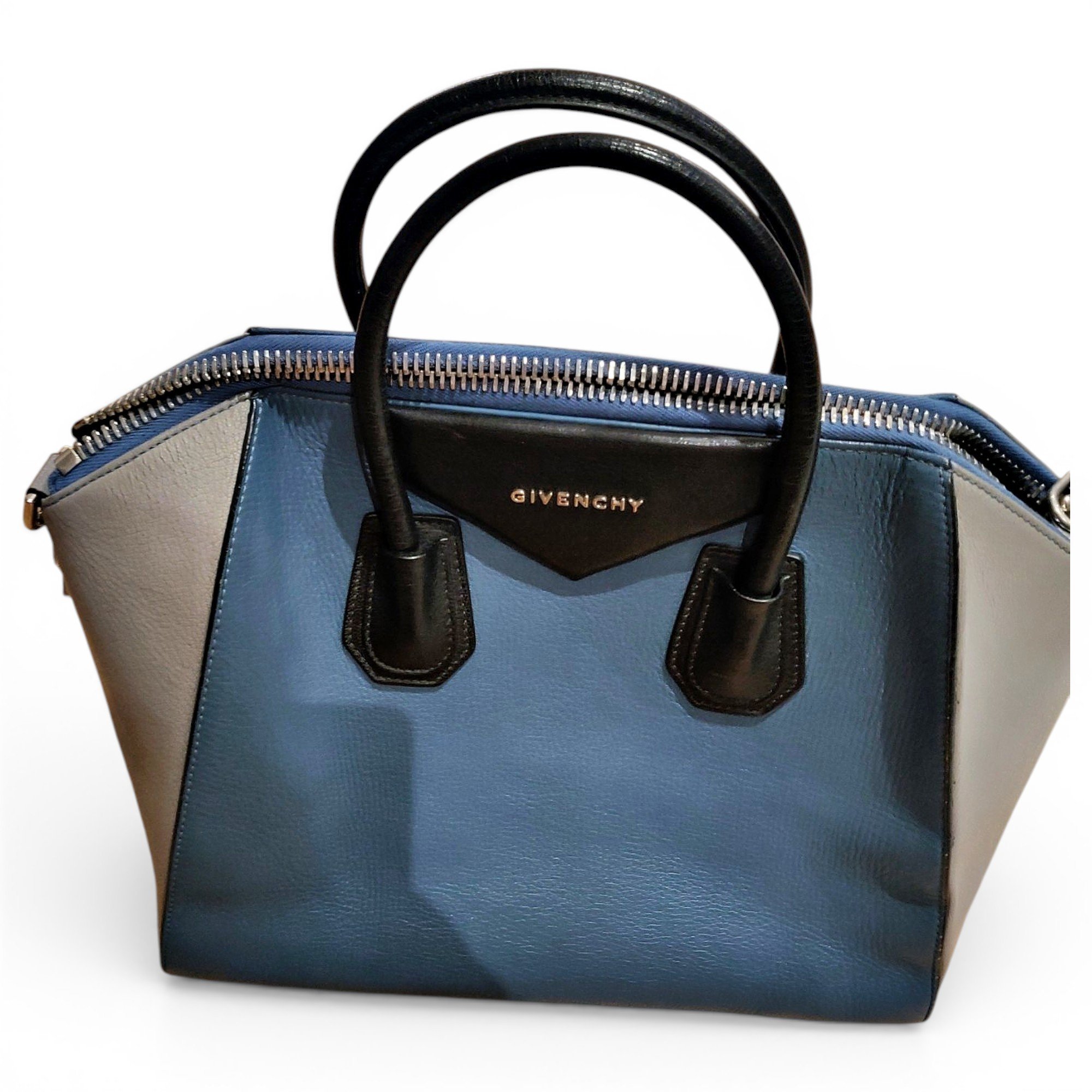 Antigona leather handbag