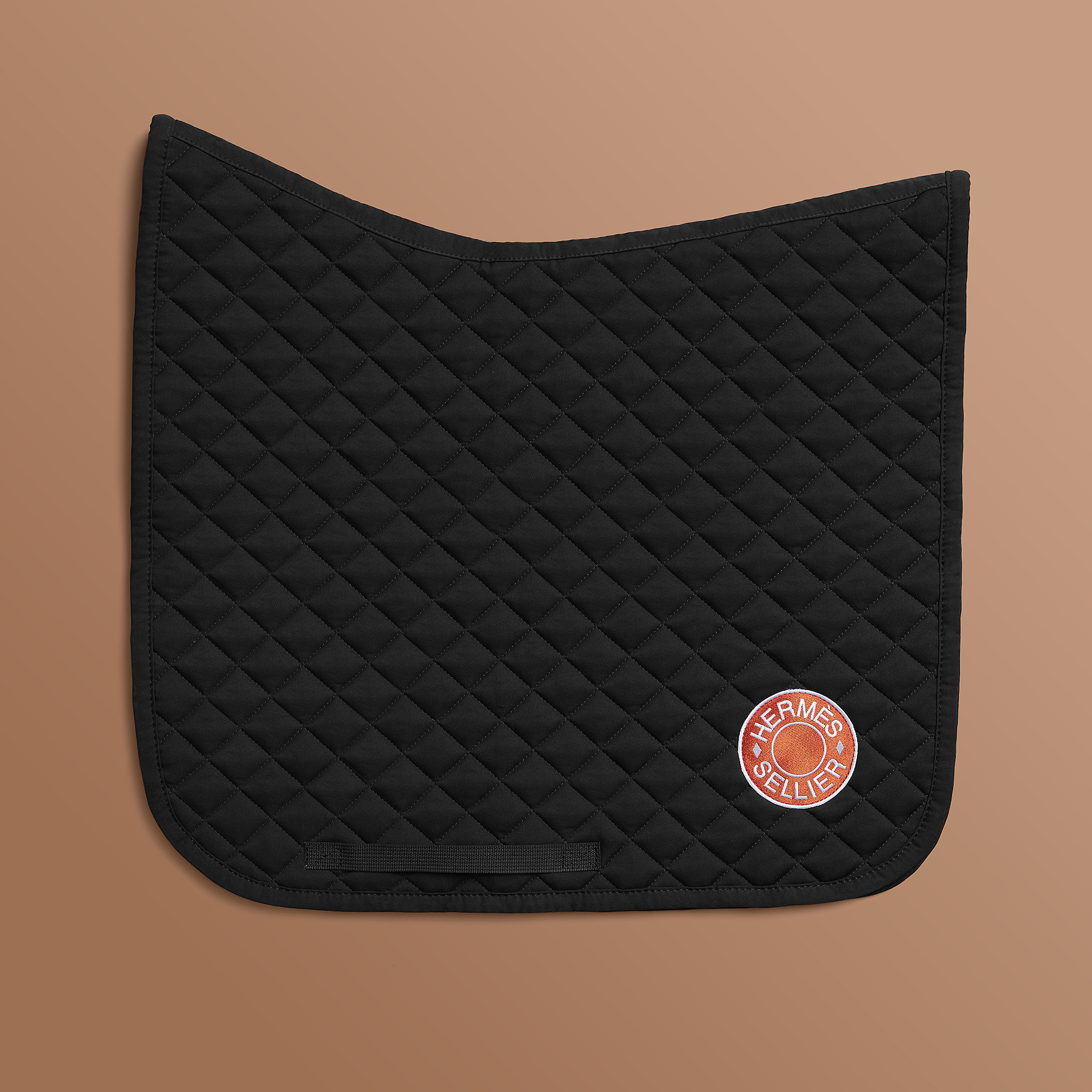 Swing dressage saddle pad