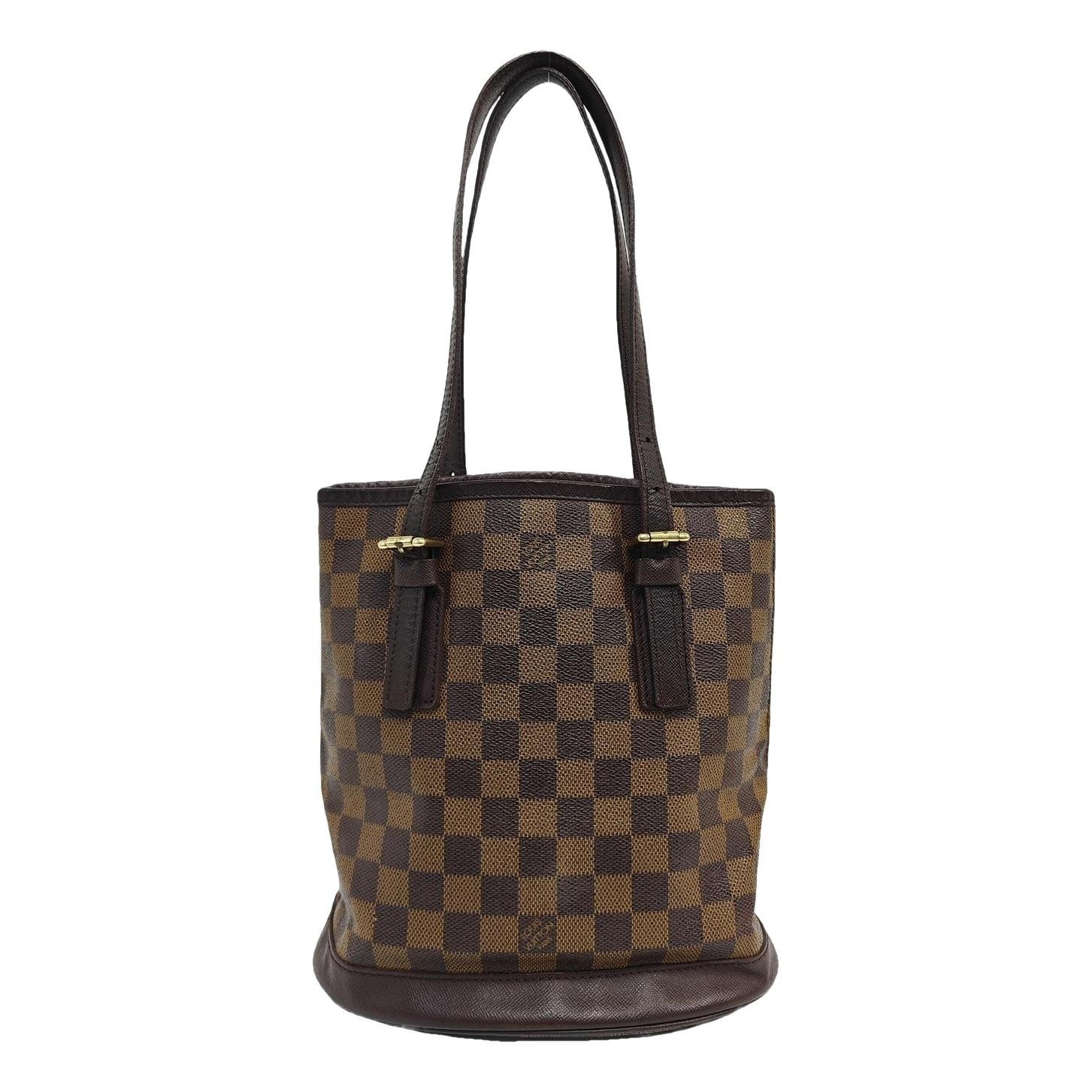 Bucket leather handbag