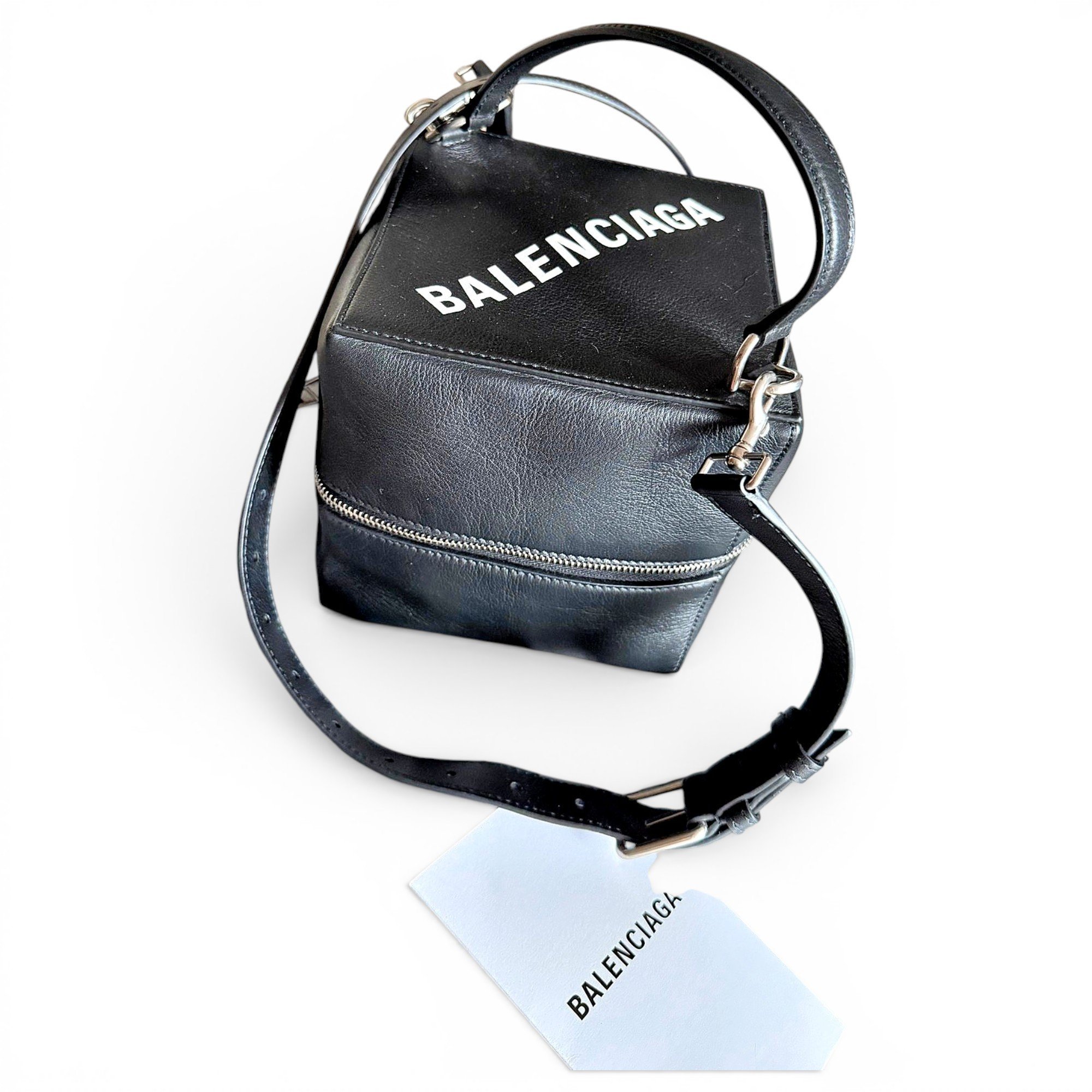 City leather handbag