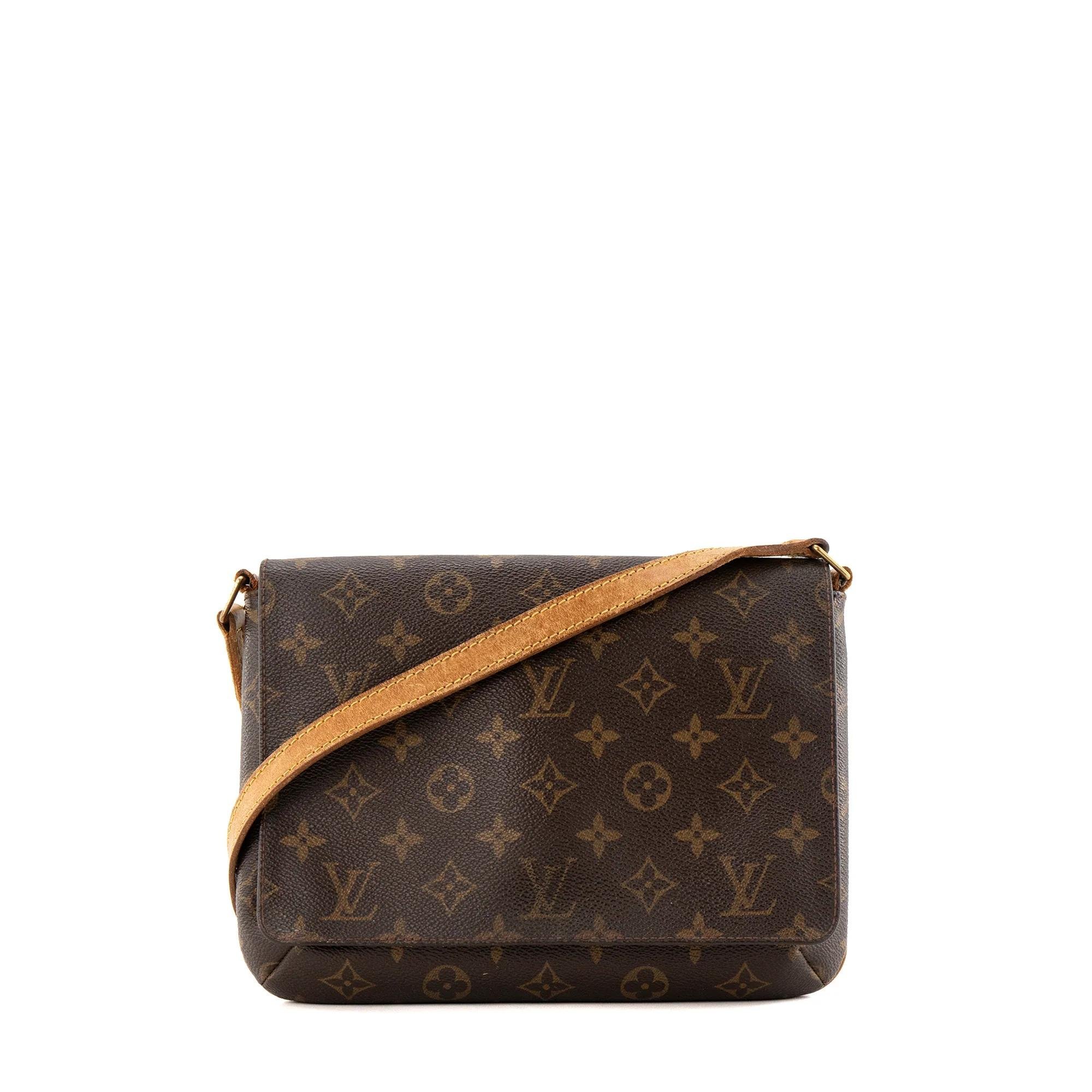 Musette leather bag
