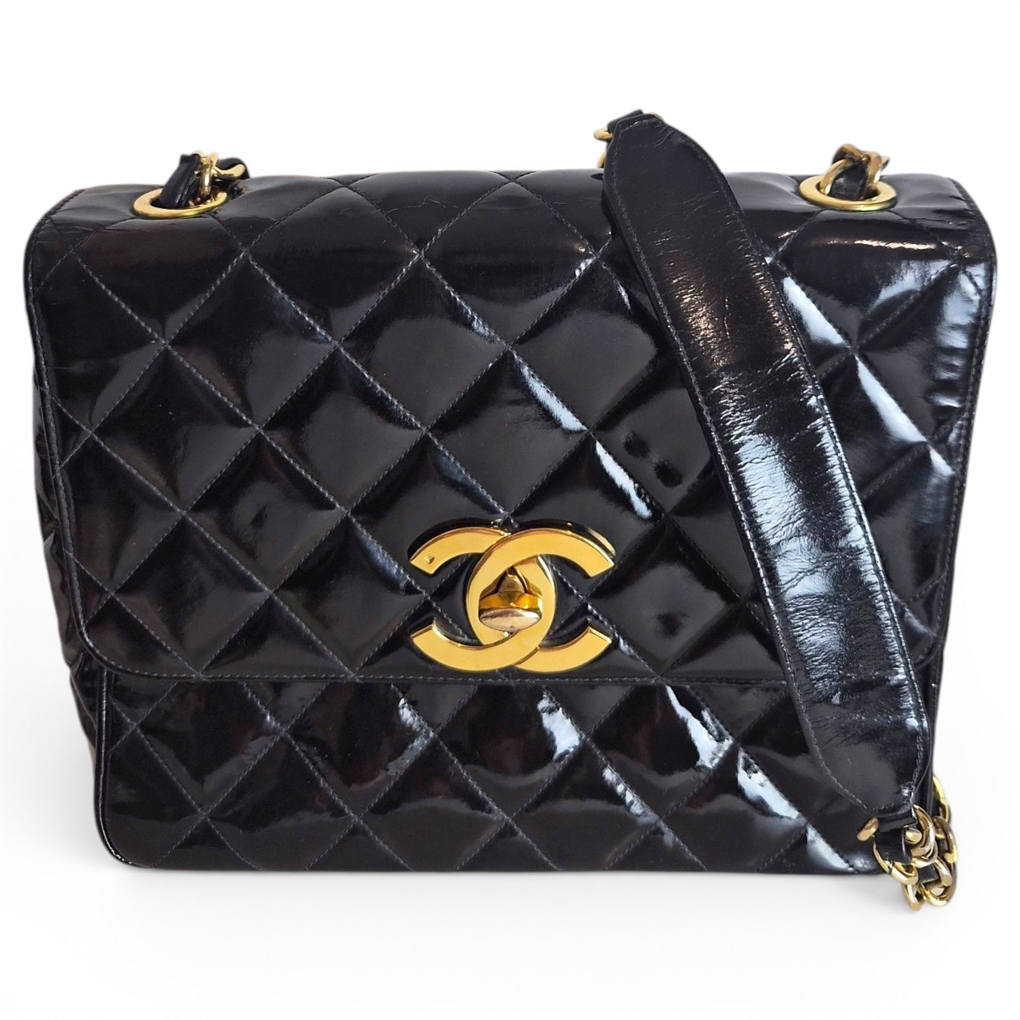 Timeless/Classique patent leather handbag