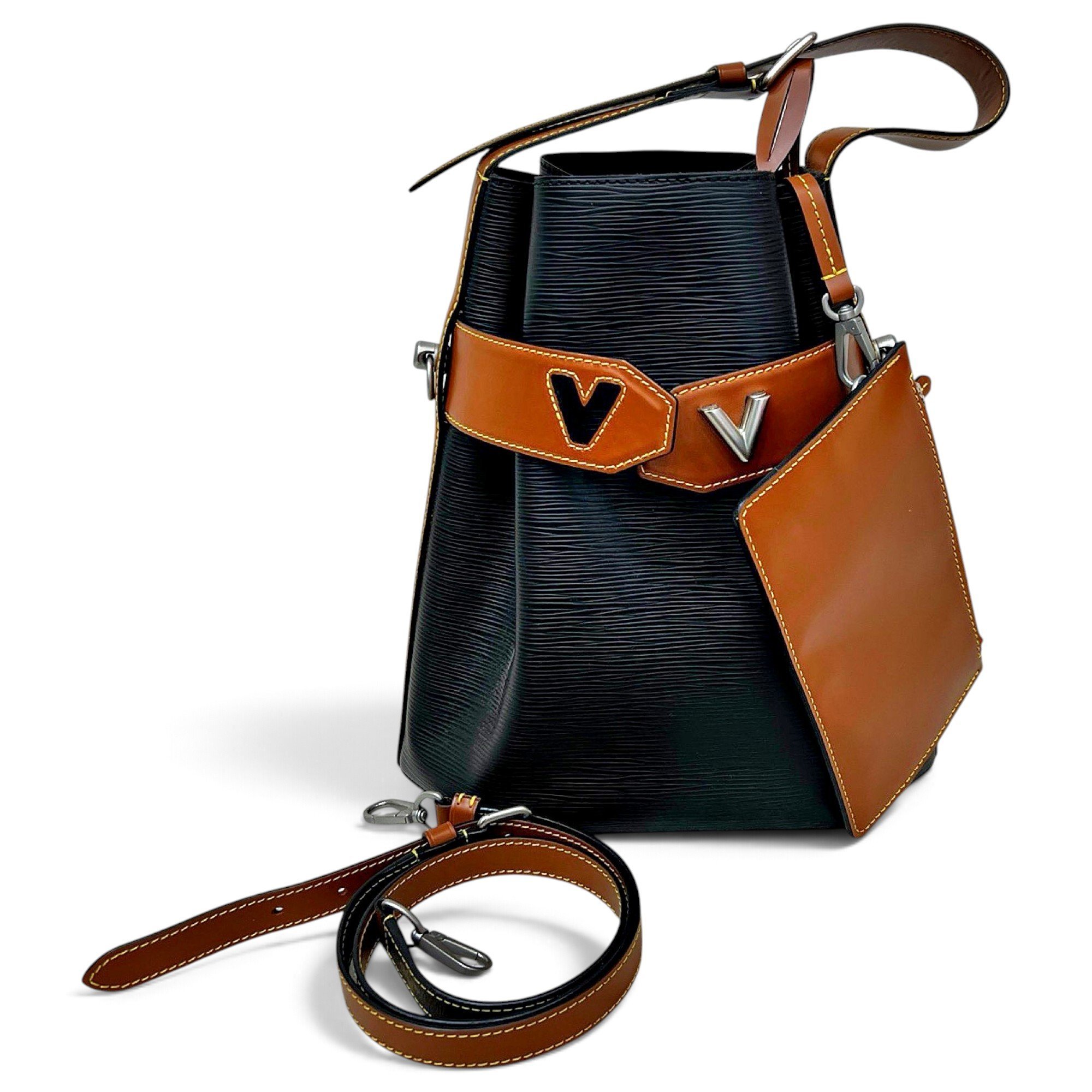 Twist Bucket Vintage leather crossbody bag