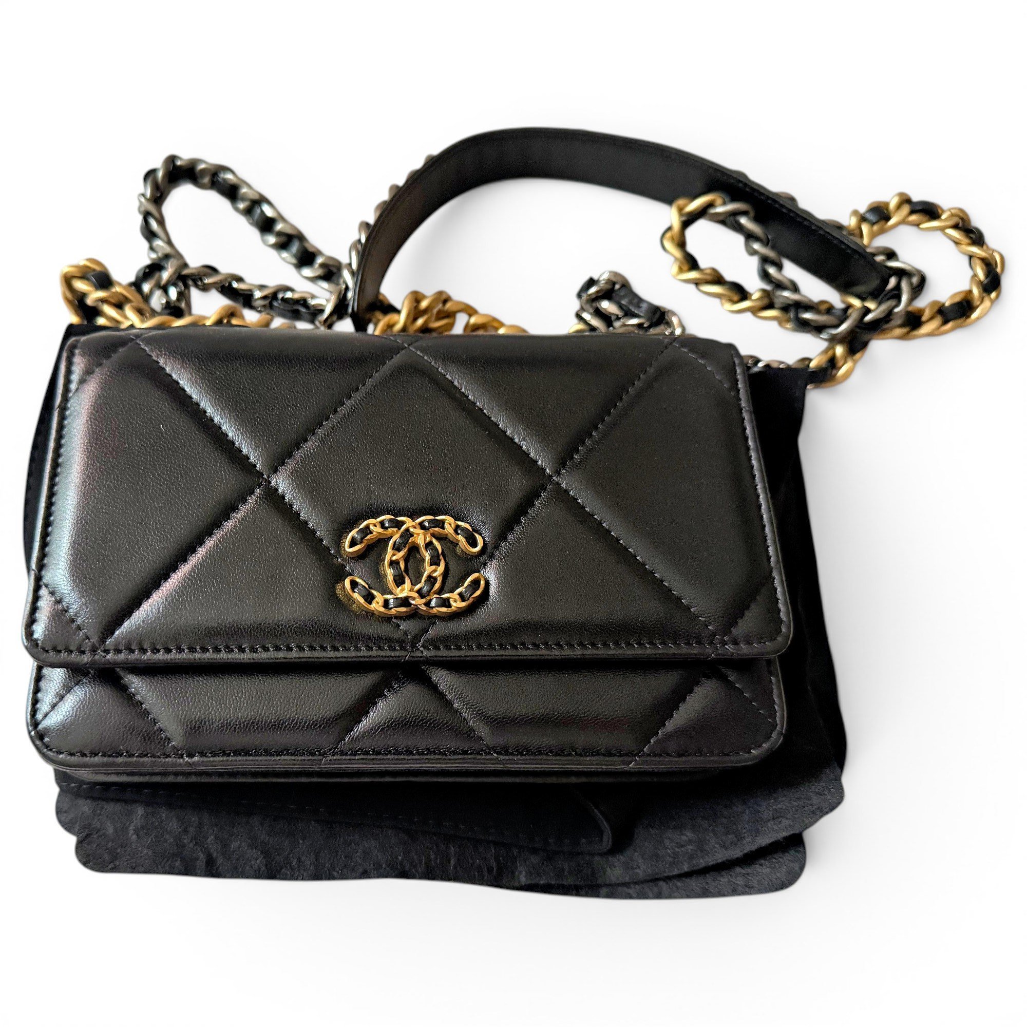 Chanel 19 leather handbag