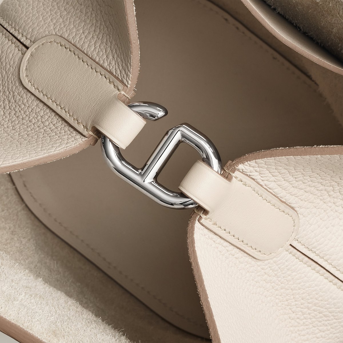 Hermès In-the-Loop 18 백