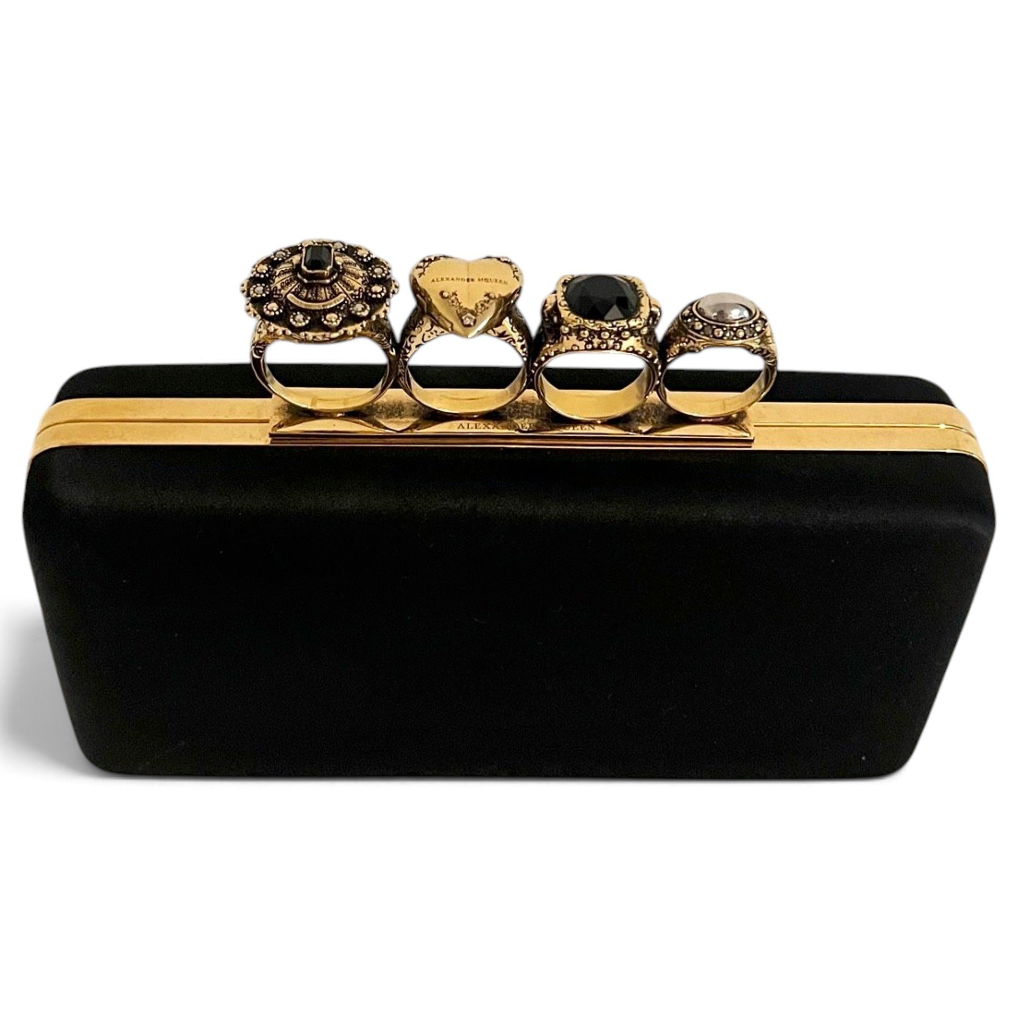 Knuckle cloth clutch bag