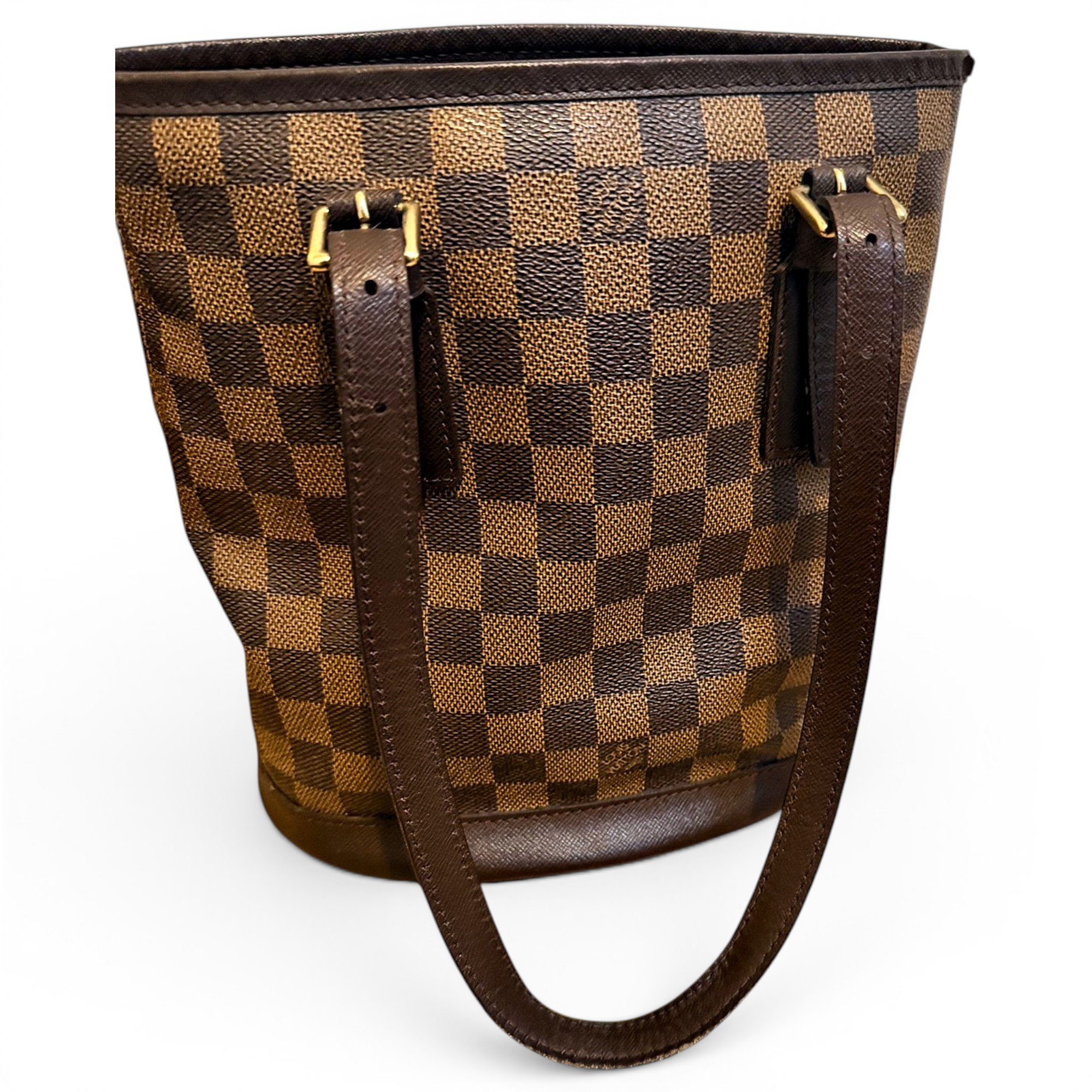 Bucket leather handbag