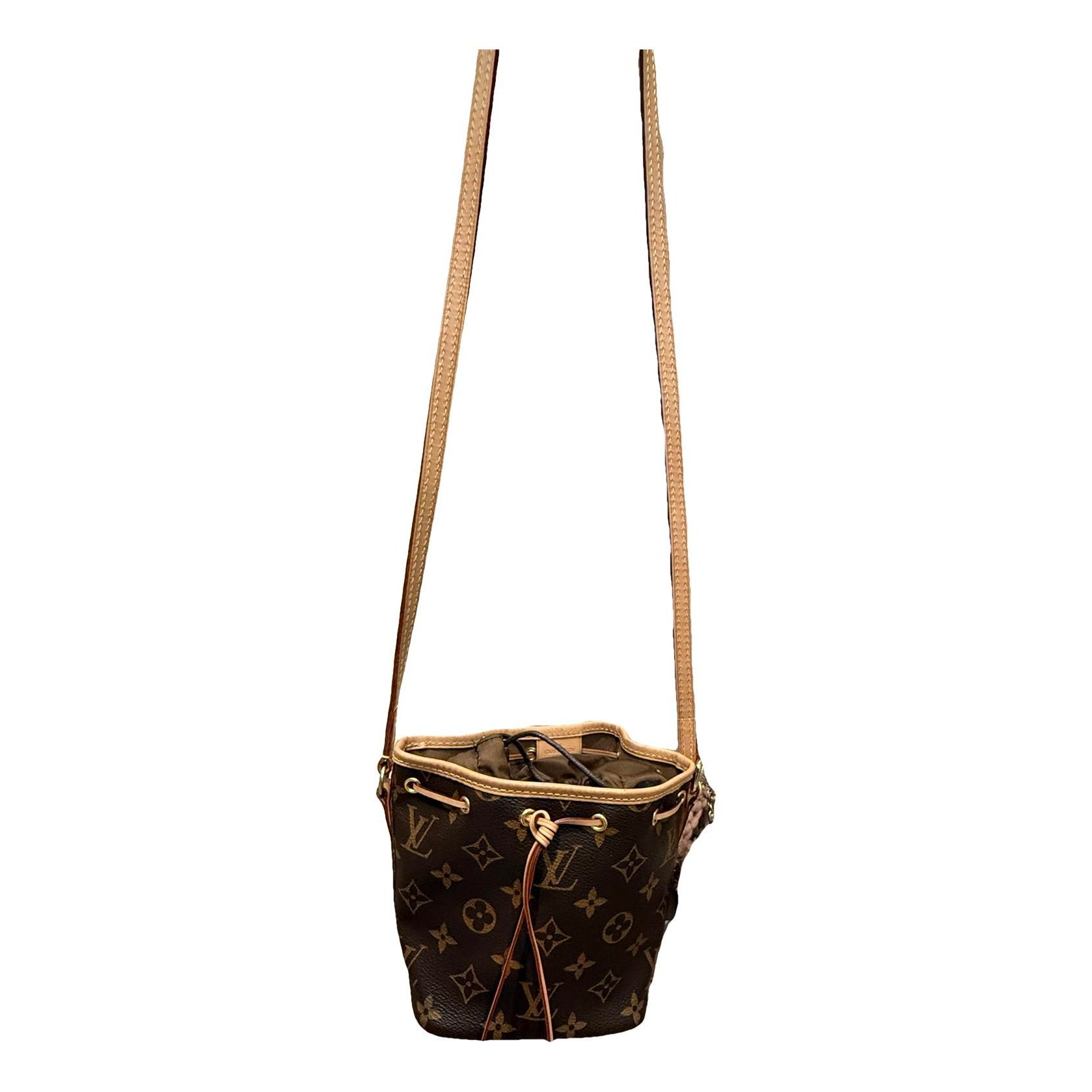 Bucket leather handbag