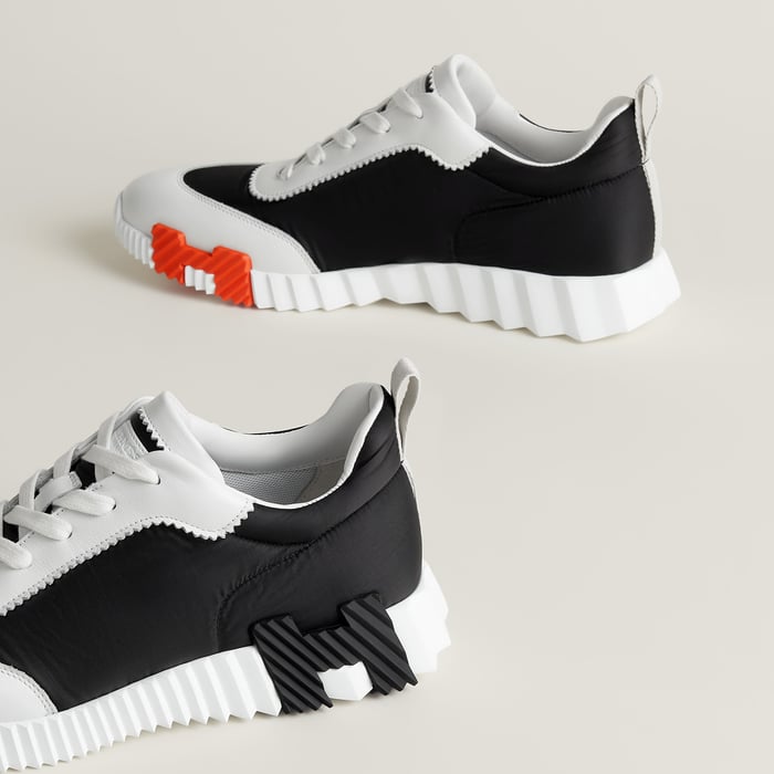 Bouncing Sneaker