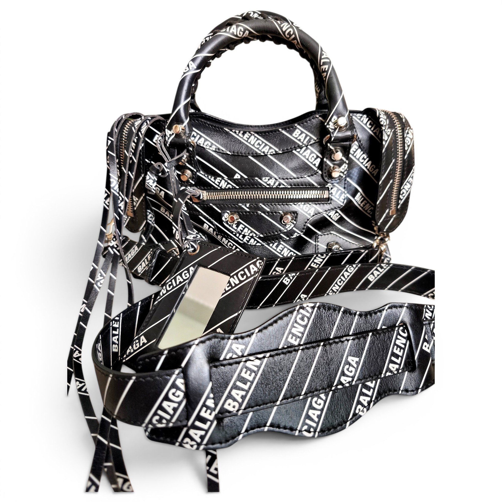 City leather crossbody bag