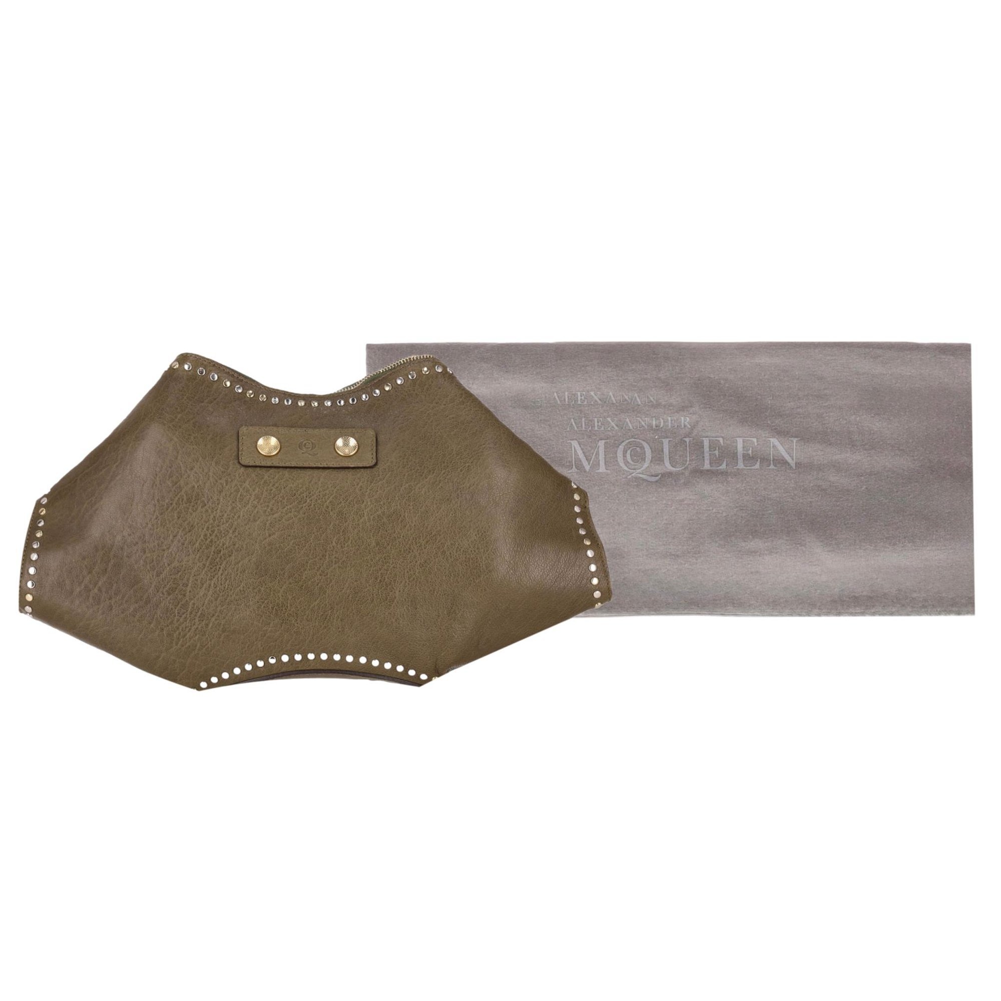 Manta leather clutch bag