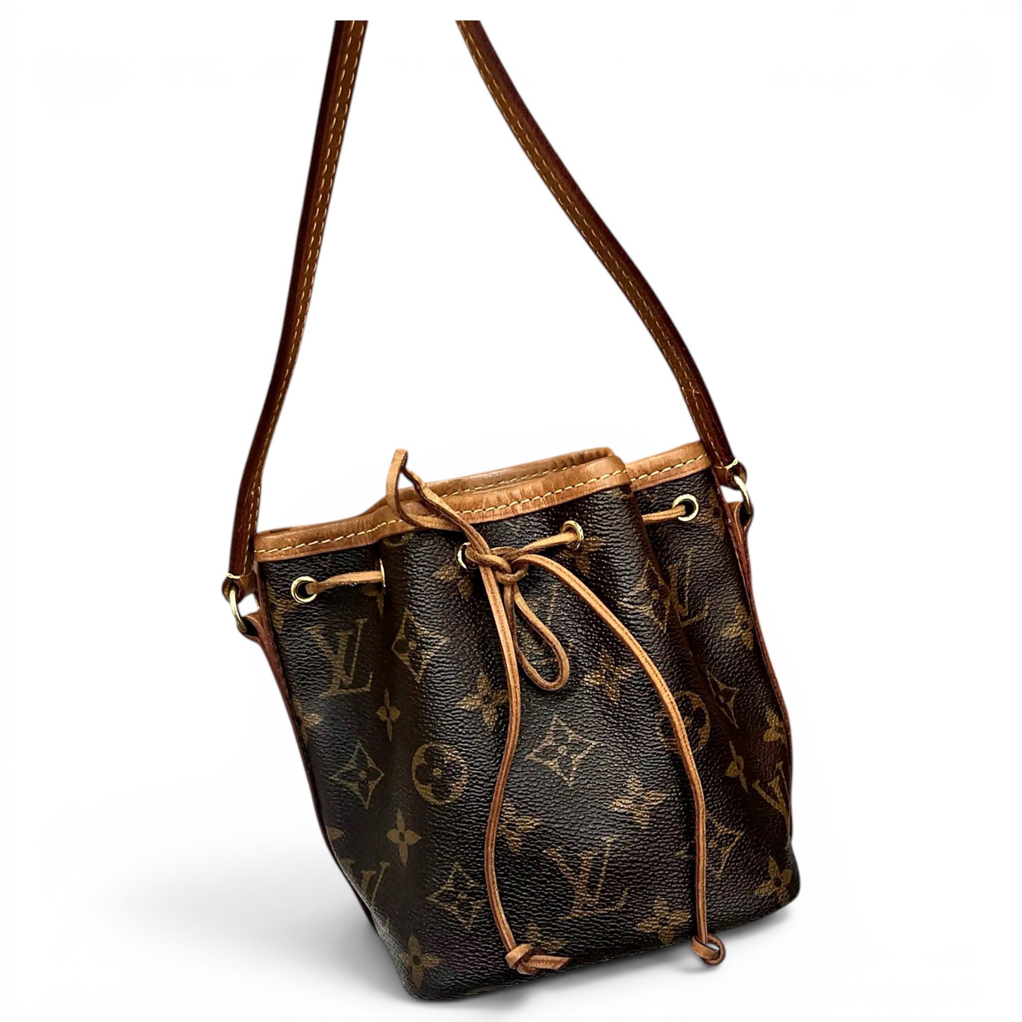 Nano Noé leather crossbody bag