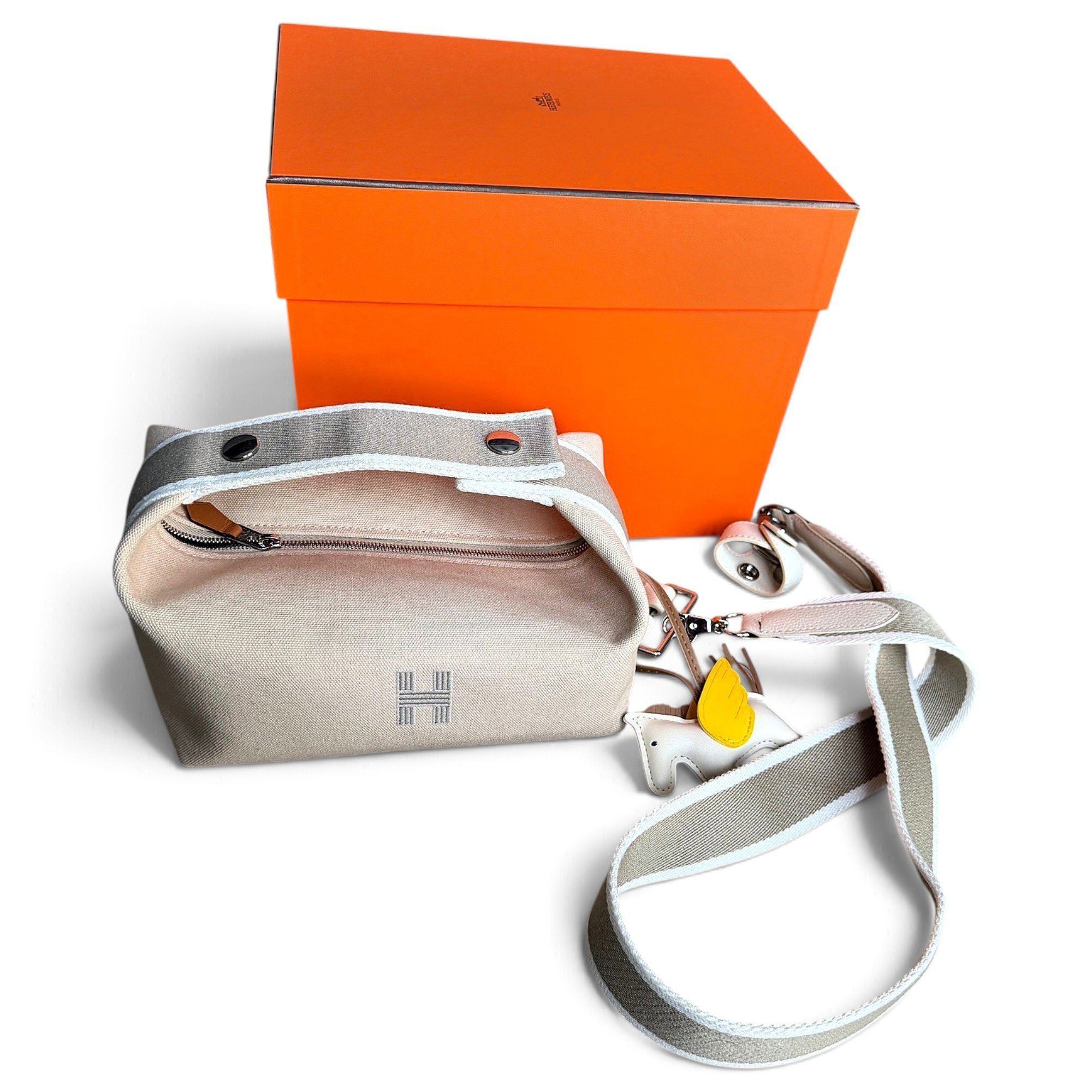 Bride à brac vanity case