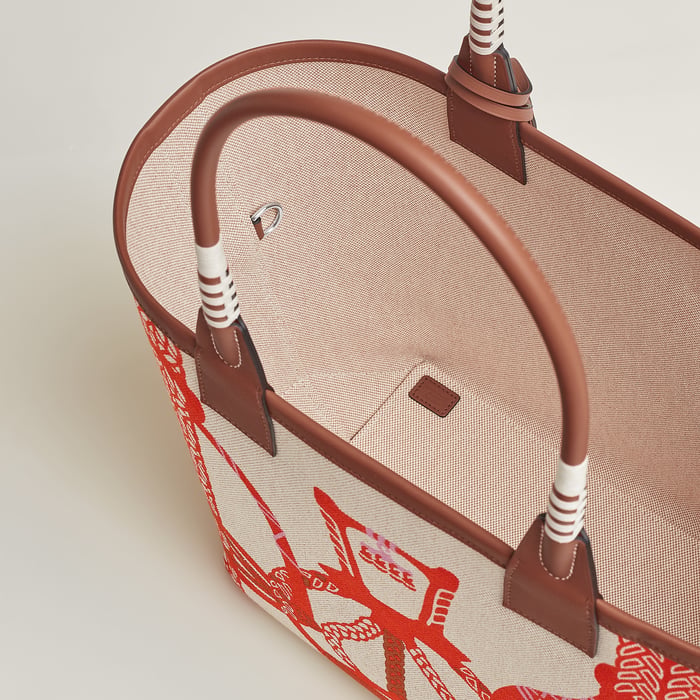 Steeple 28 Bag