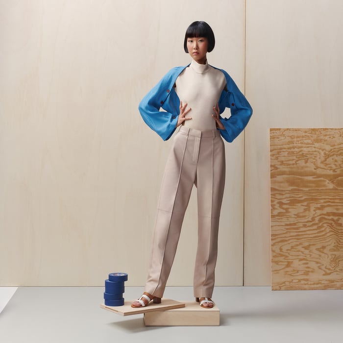 Cold Colors New Libris Shrug