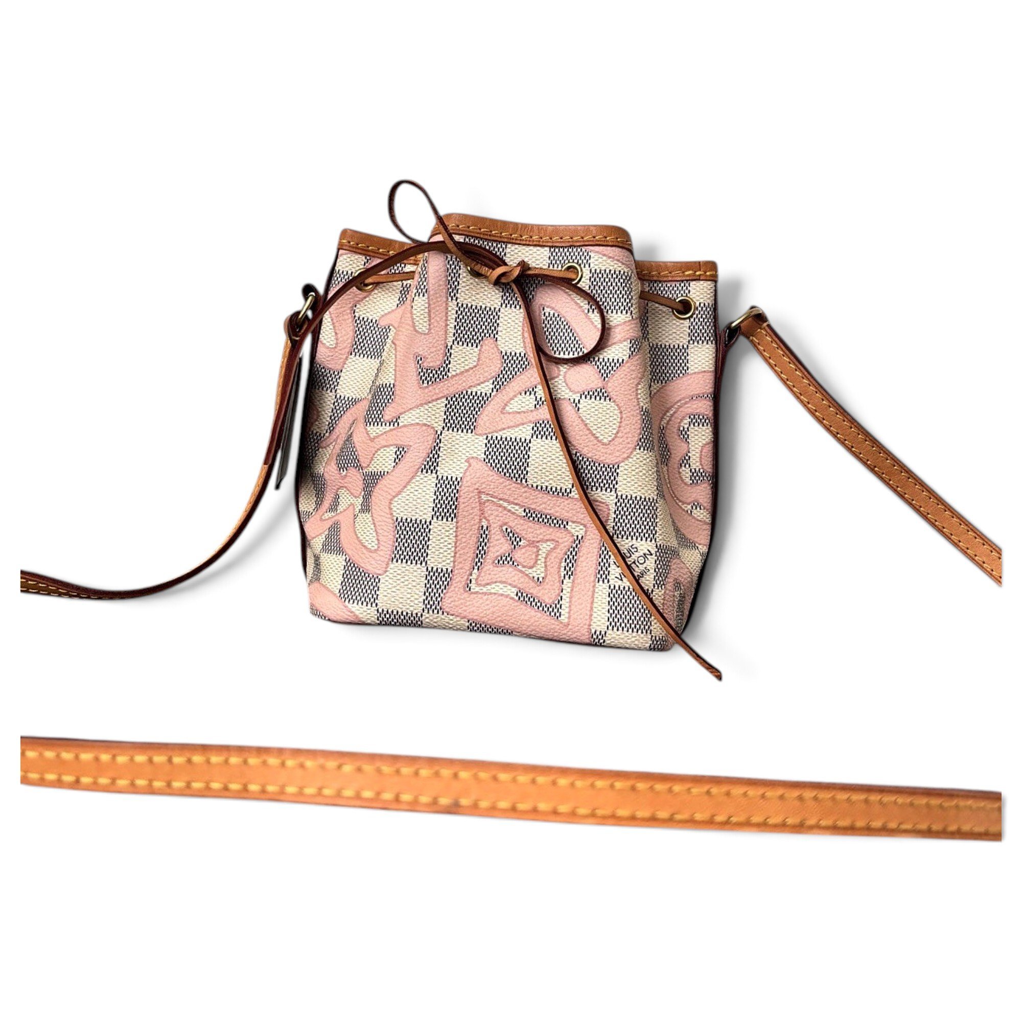 Nano Noé leather handbag