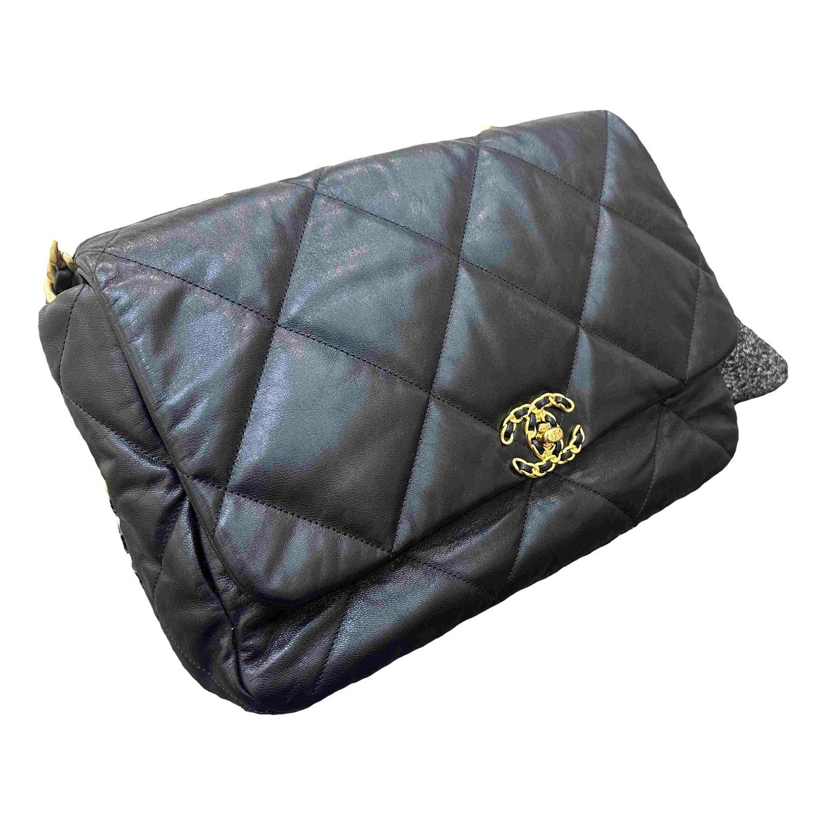 Chanel 19 leather handbag