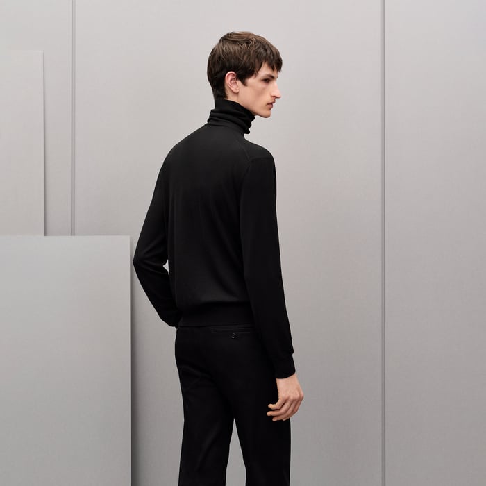Noir "Detail H" Turtleneck Sweater