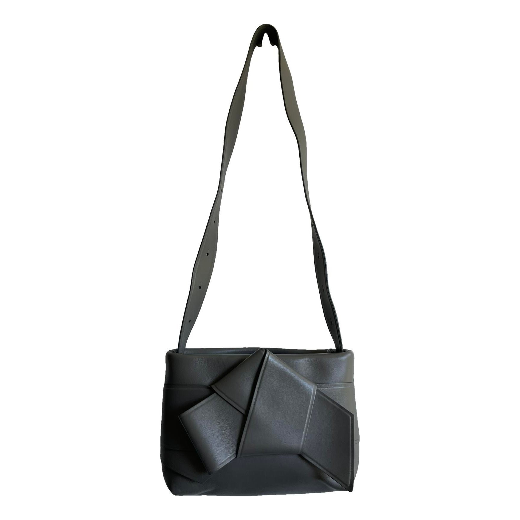 Musubi leather handbag