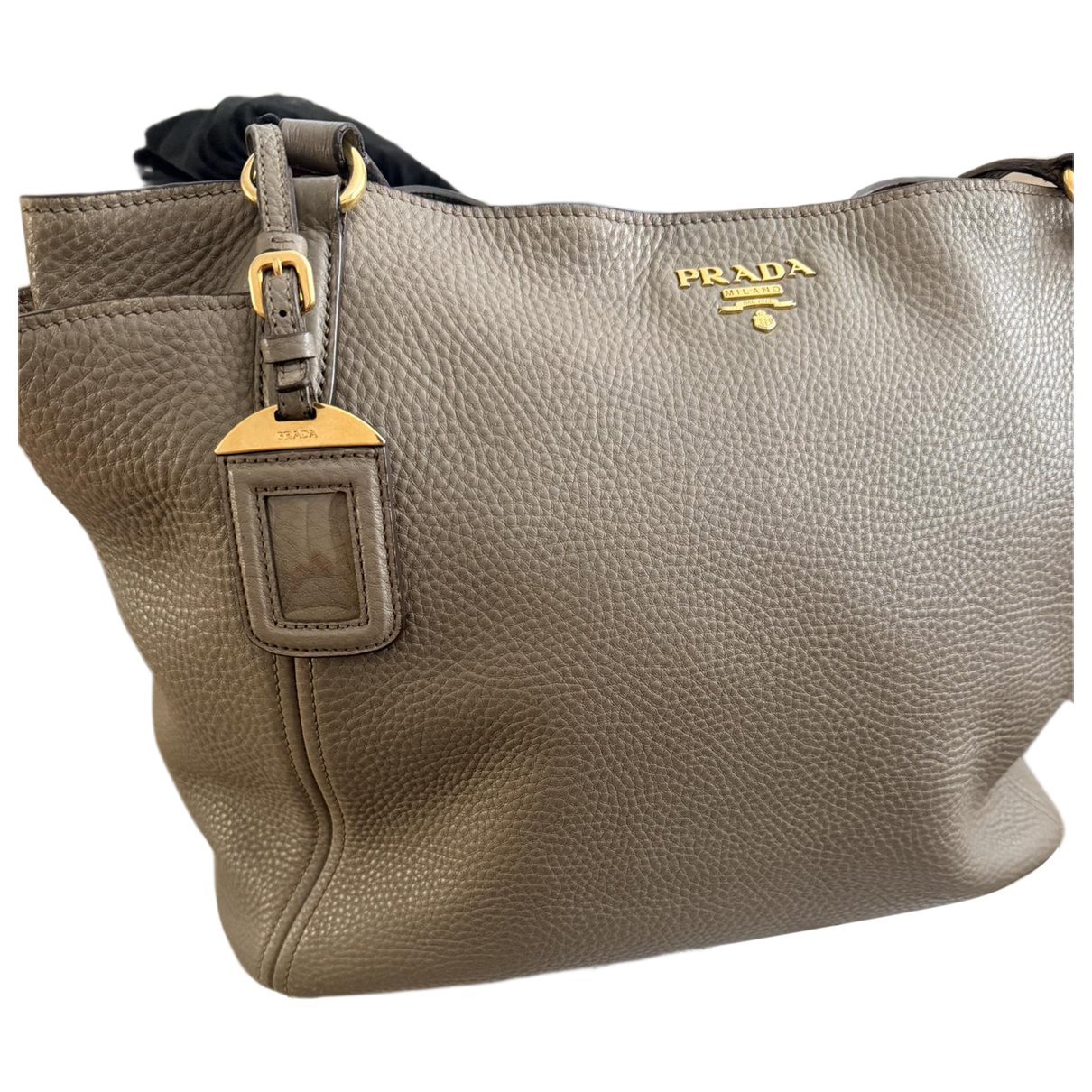 Monochrome leather handbag