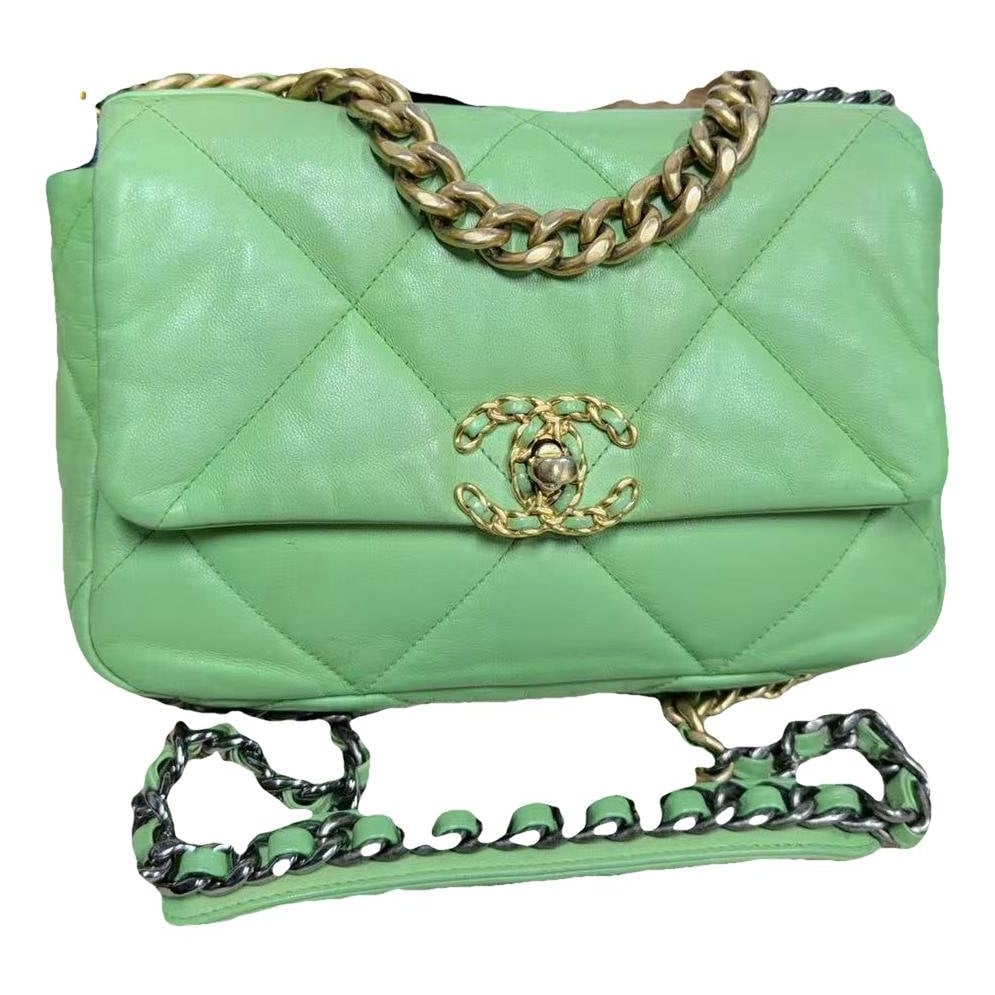 Chanel 19 leather handbag