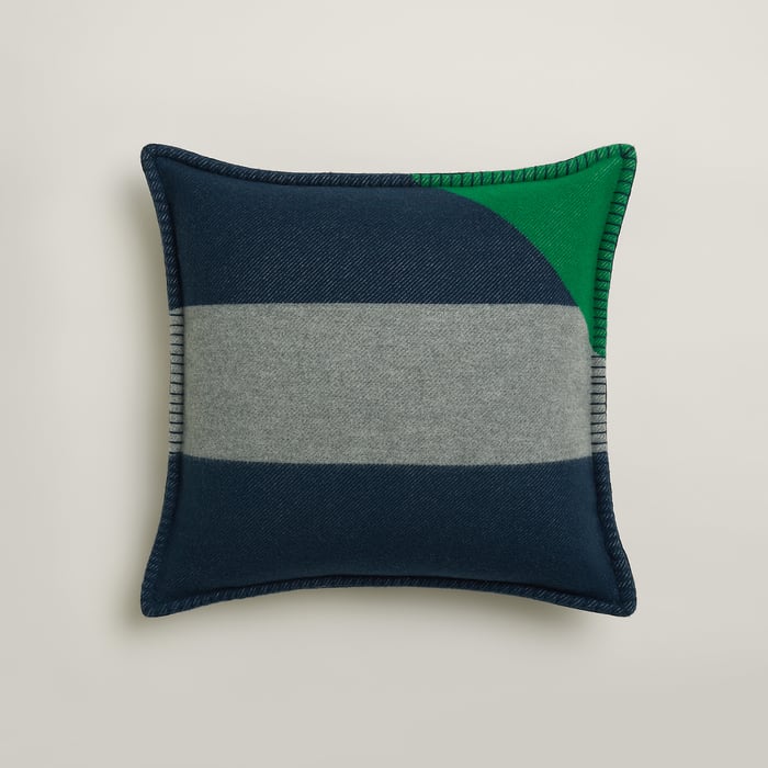 Casaque Rayee Horizontale Pillow