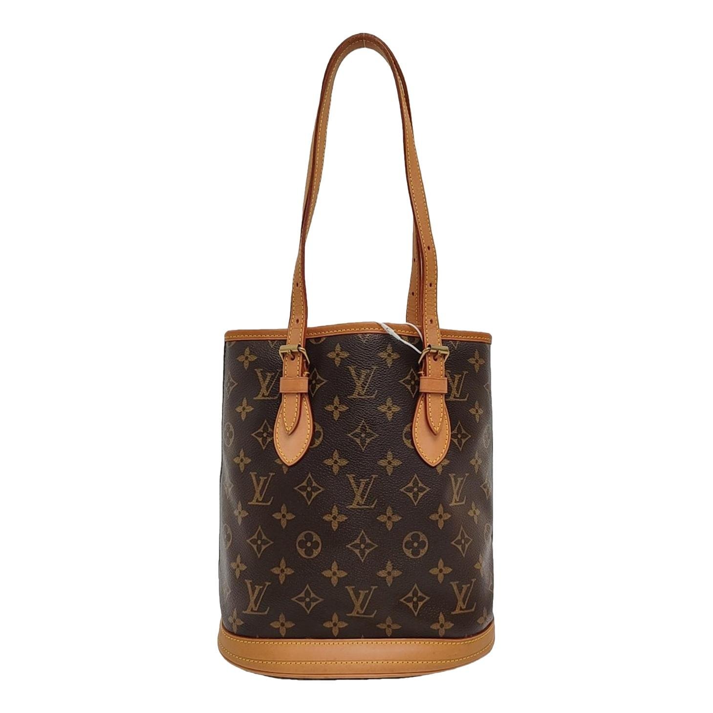 Bucket leather handbag