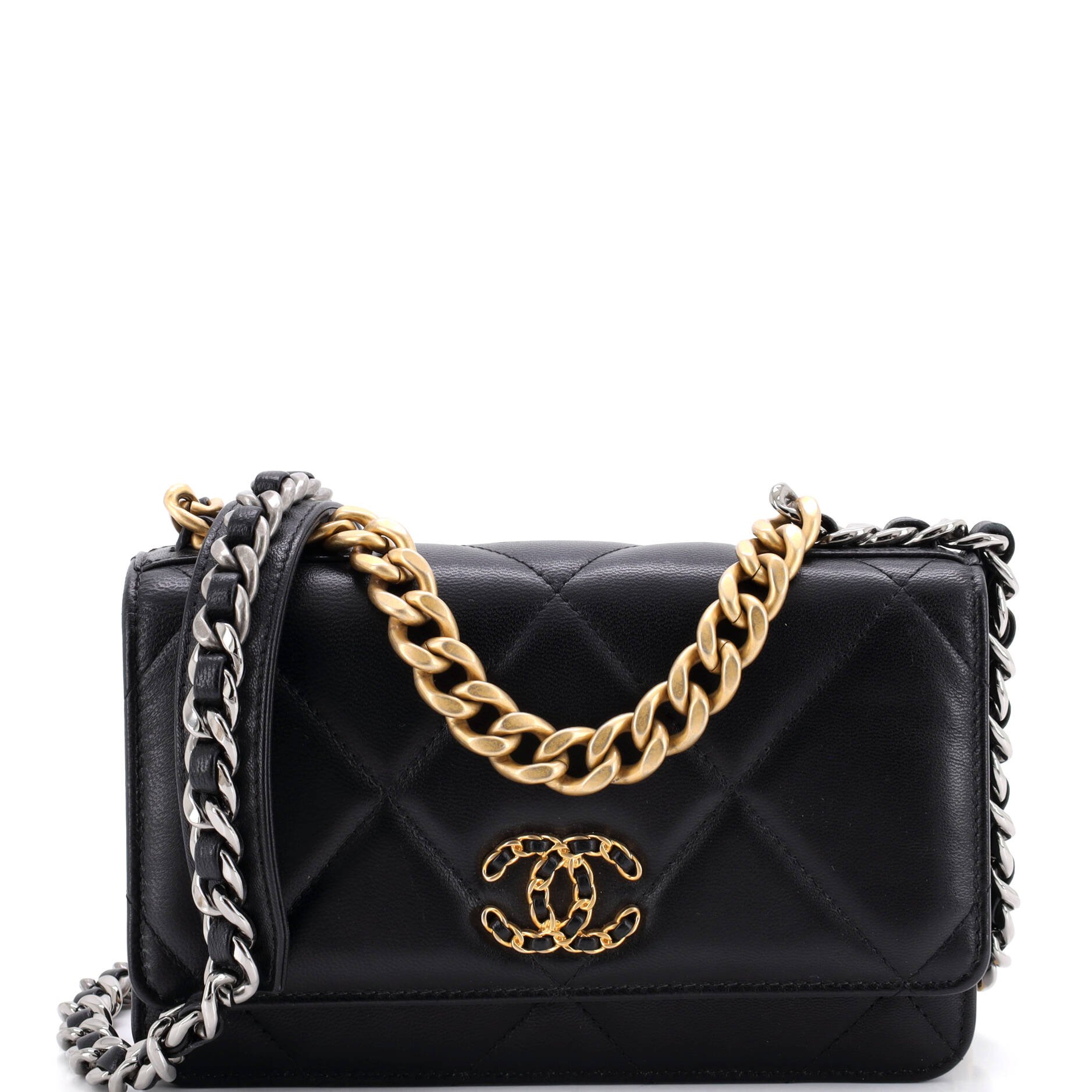 19 Wallet on Chain Quilted Goatskin