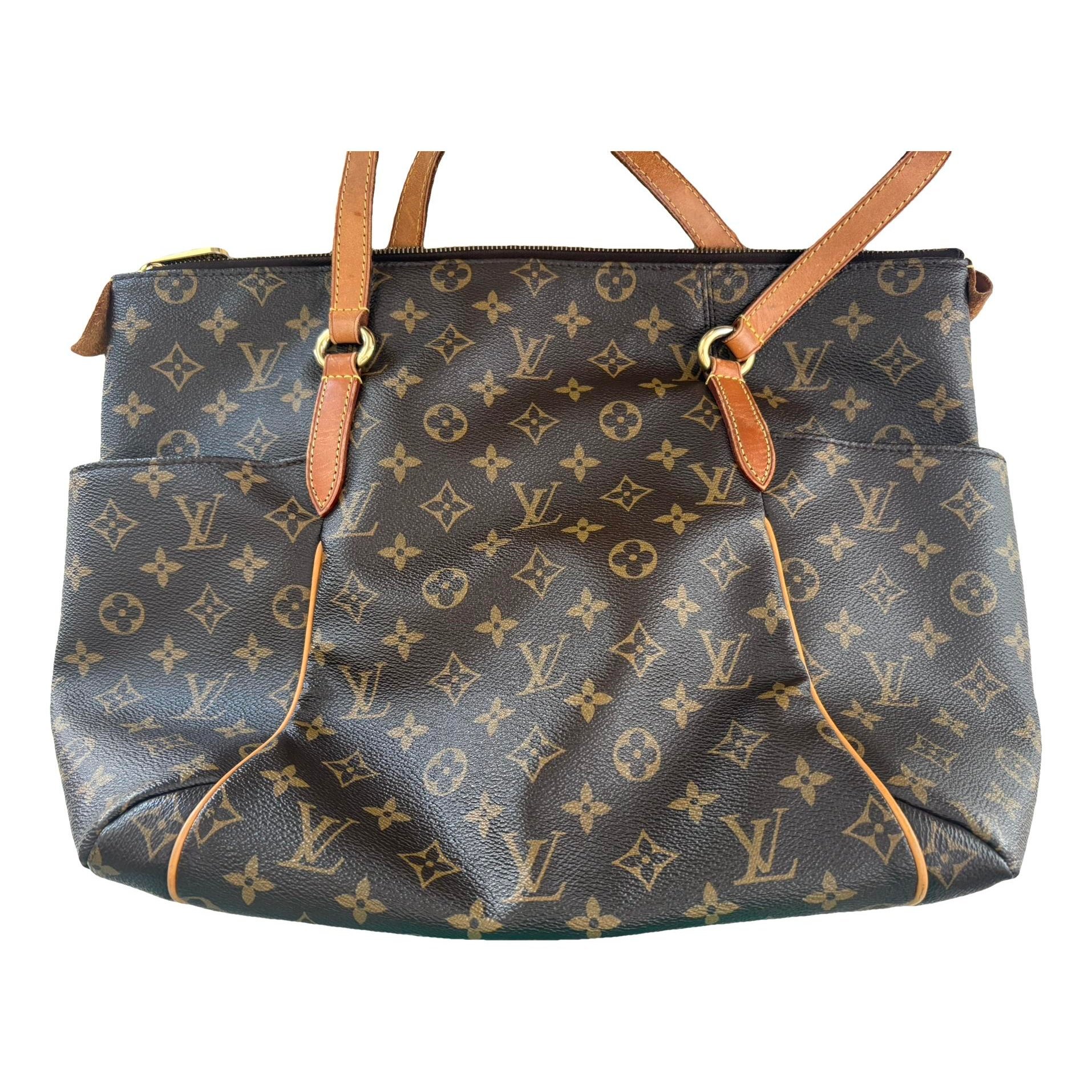 Totally leather handbag