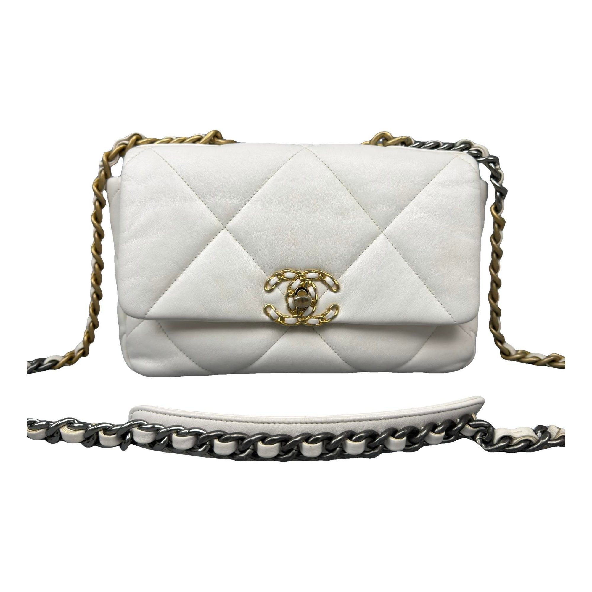 Chanel 19 leather handbag