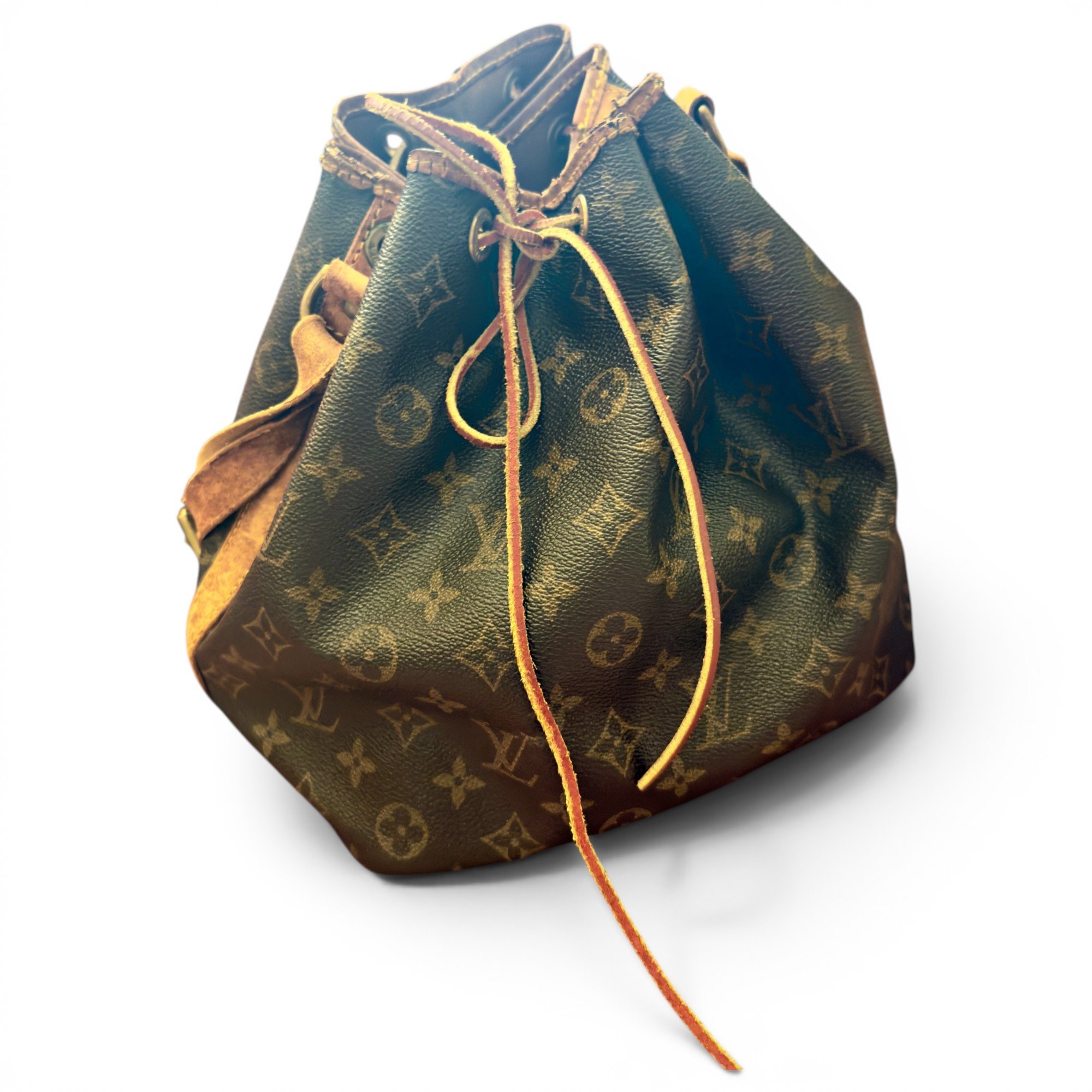 Louis Vuitton Noé leather handbag