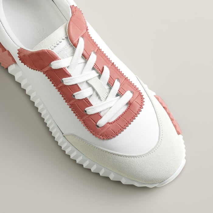 Bouncing Sneaker