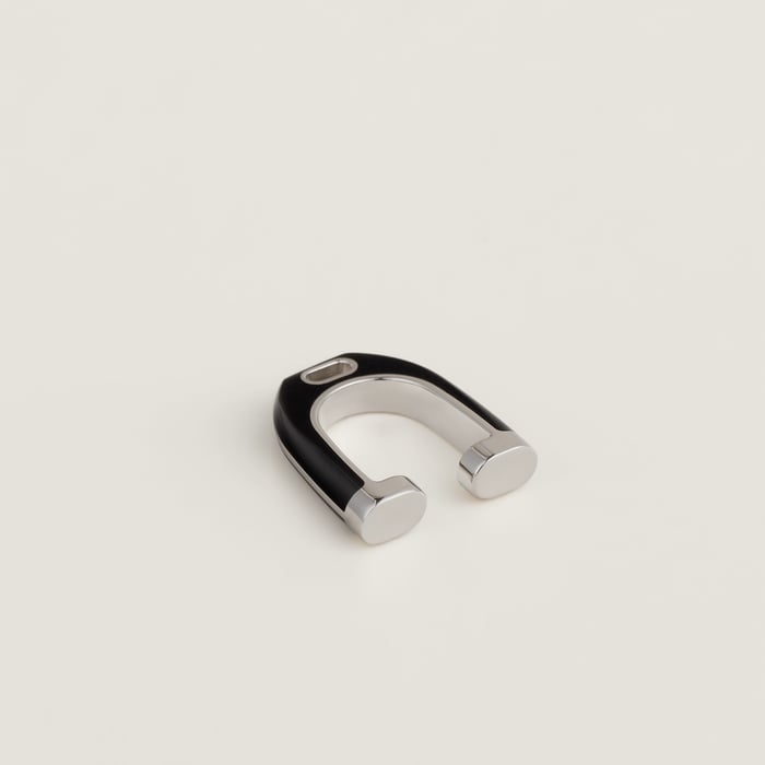 Noir Etrier Ear Cuff