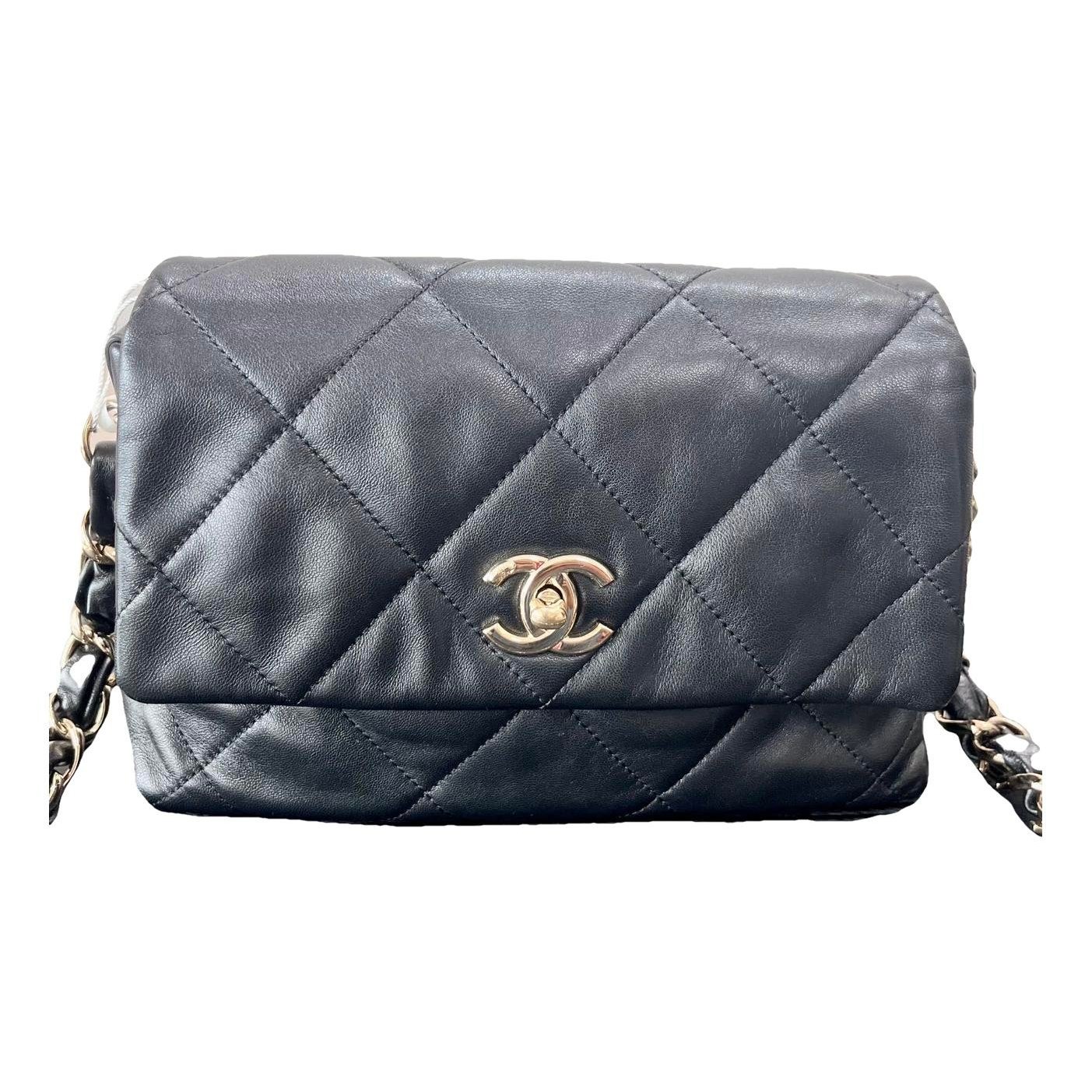 Chanel 19 leather handbag