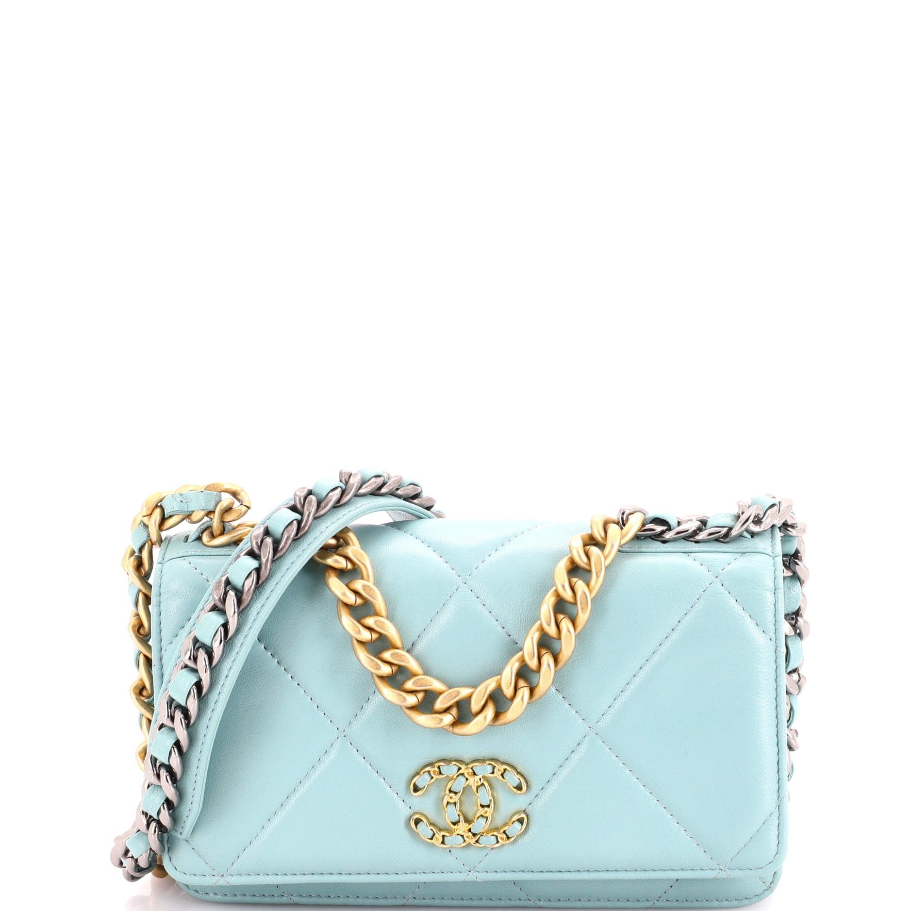 19 Wallet on Chain Quilted Goatskin