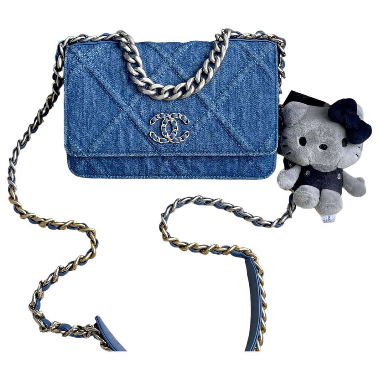 Wallet On Chain Chanel 19 handbag