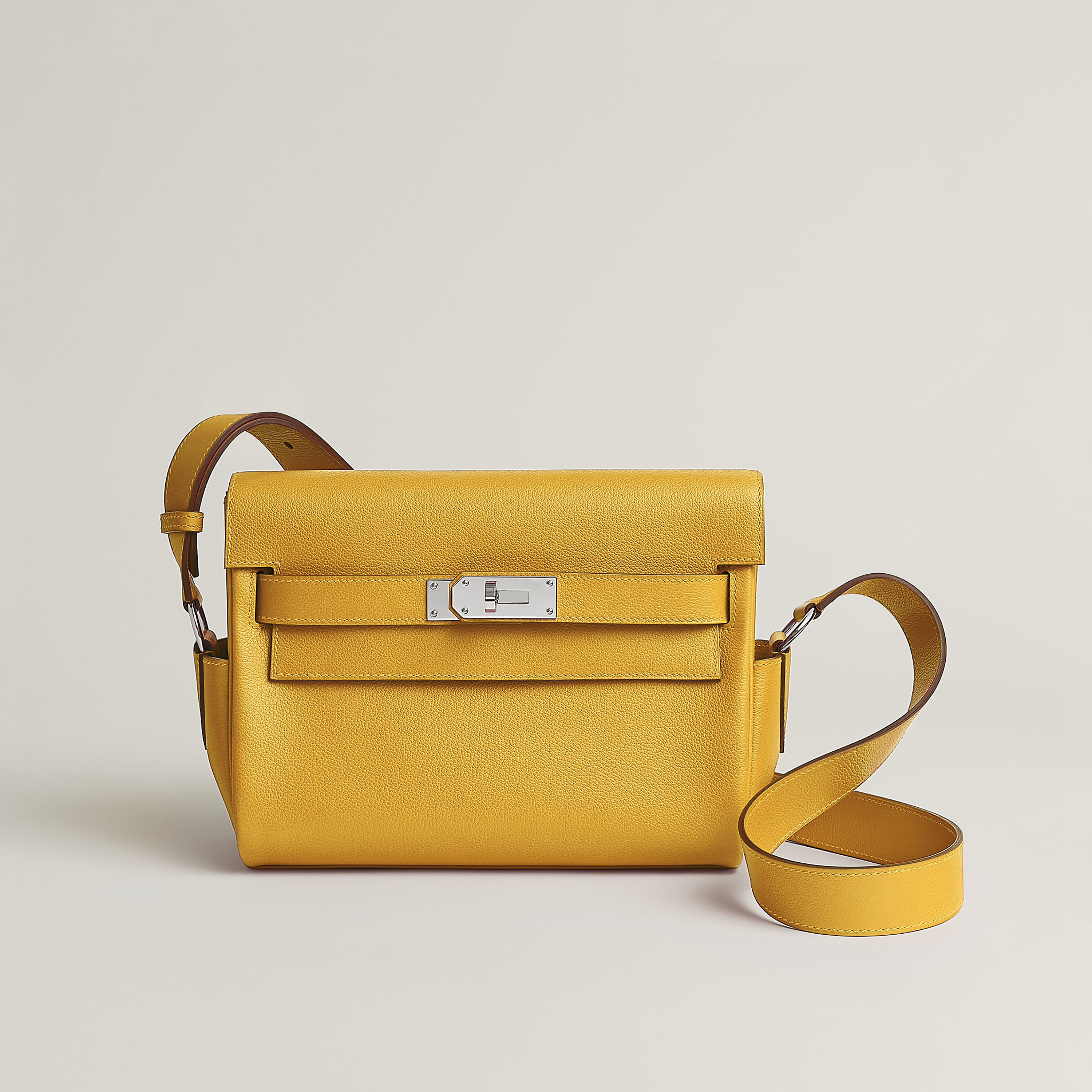 Kelly Messenger Pm Bag