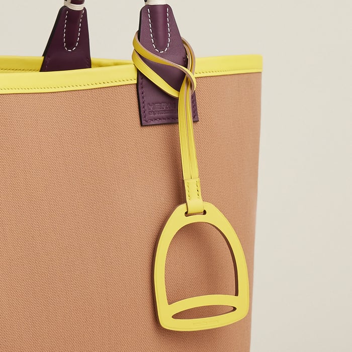 Steeple 28 Bag