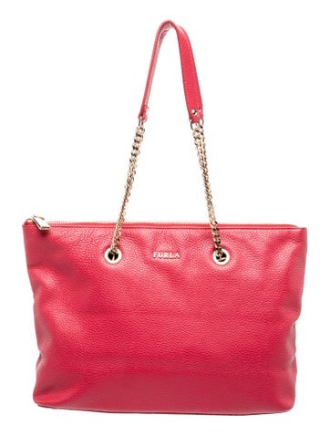Signature Shoulder Bag
