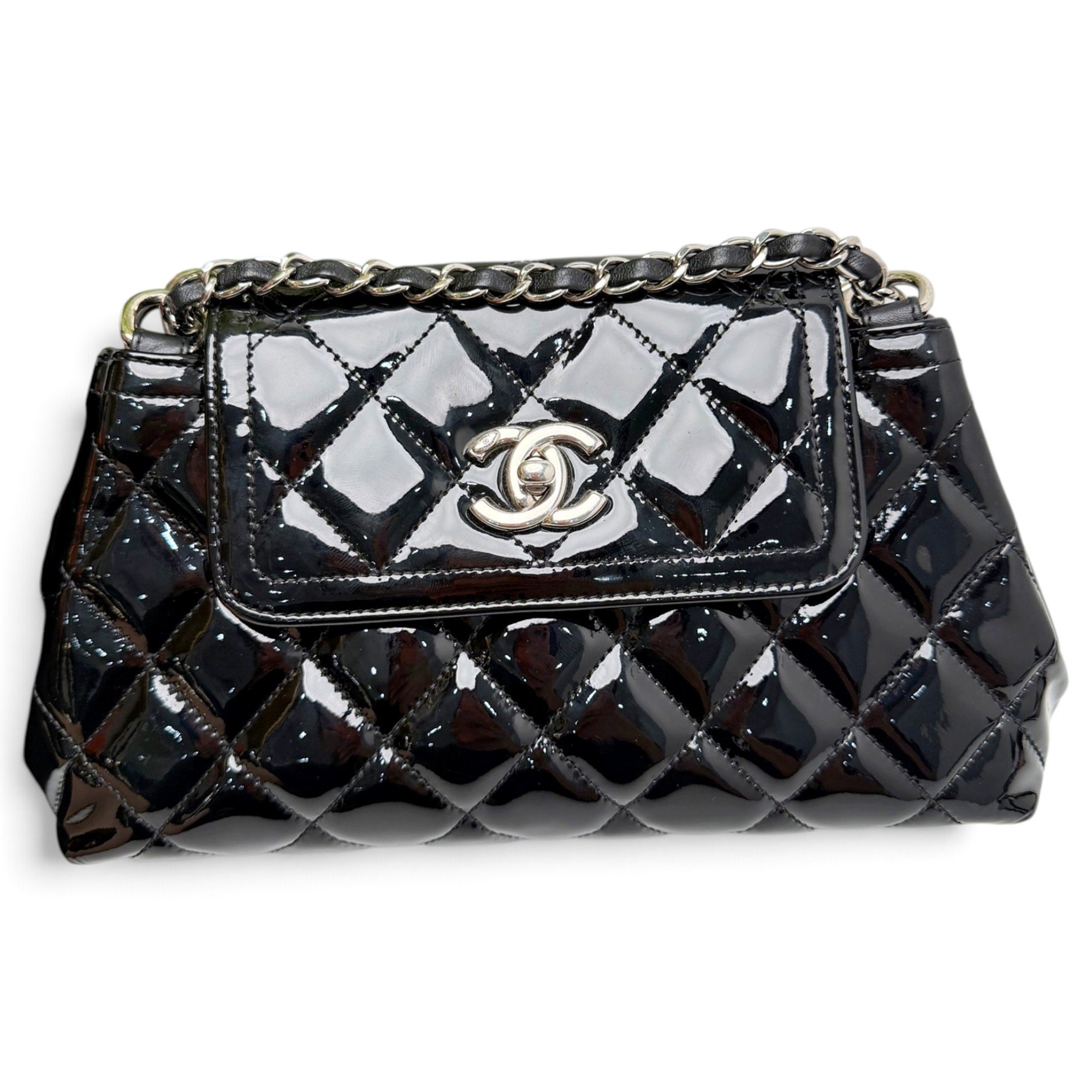 Timeless/Classique patent leather crossbody bag