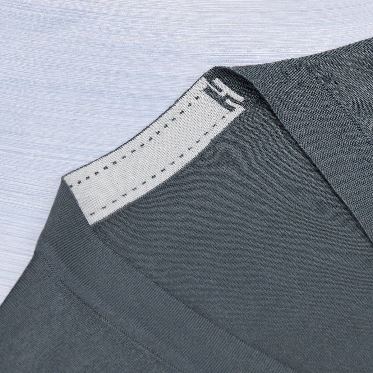 "Detail H" buttoned cardigan
