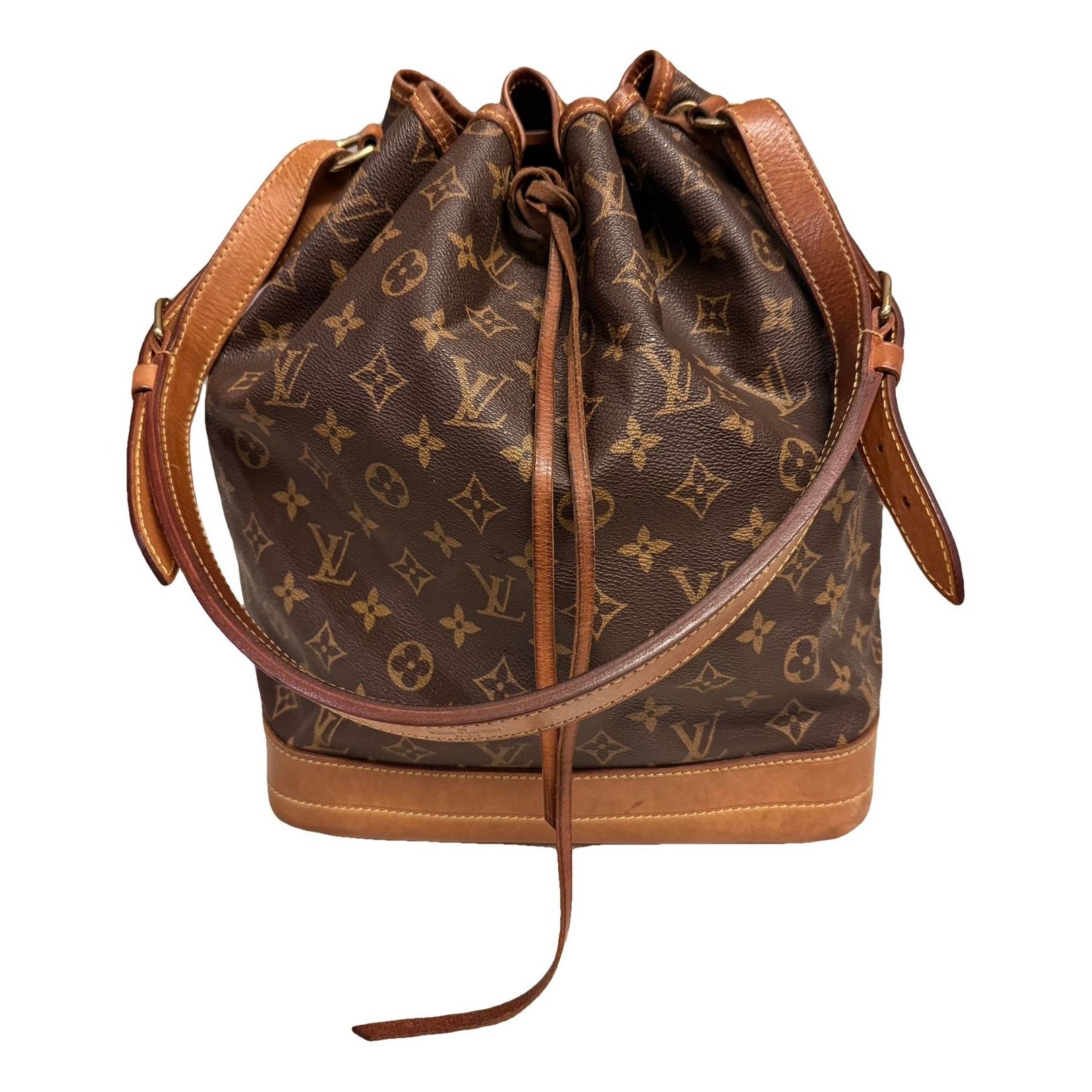 Louis Vuitton Noé cloth handbag